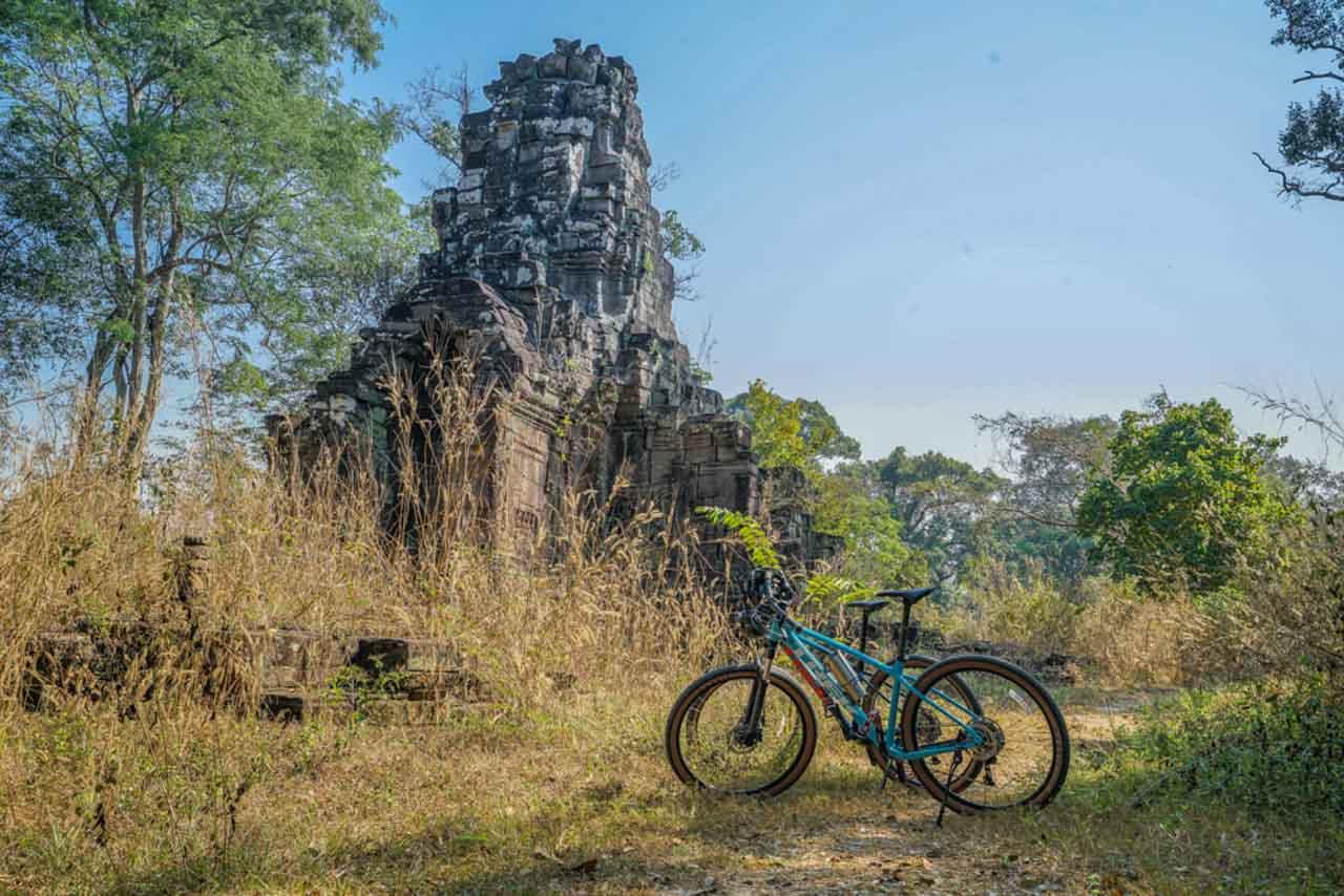 Private E-Bike Temple Exploration: Angkor Wat & Jungle Trails