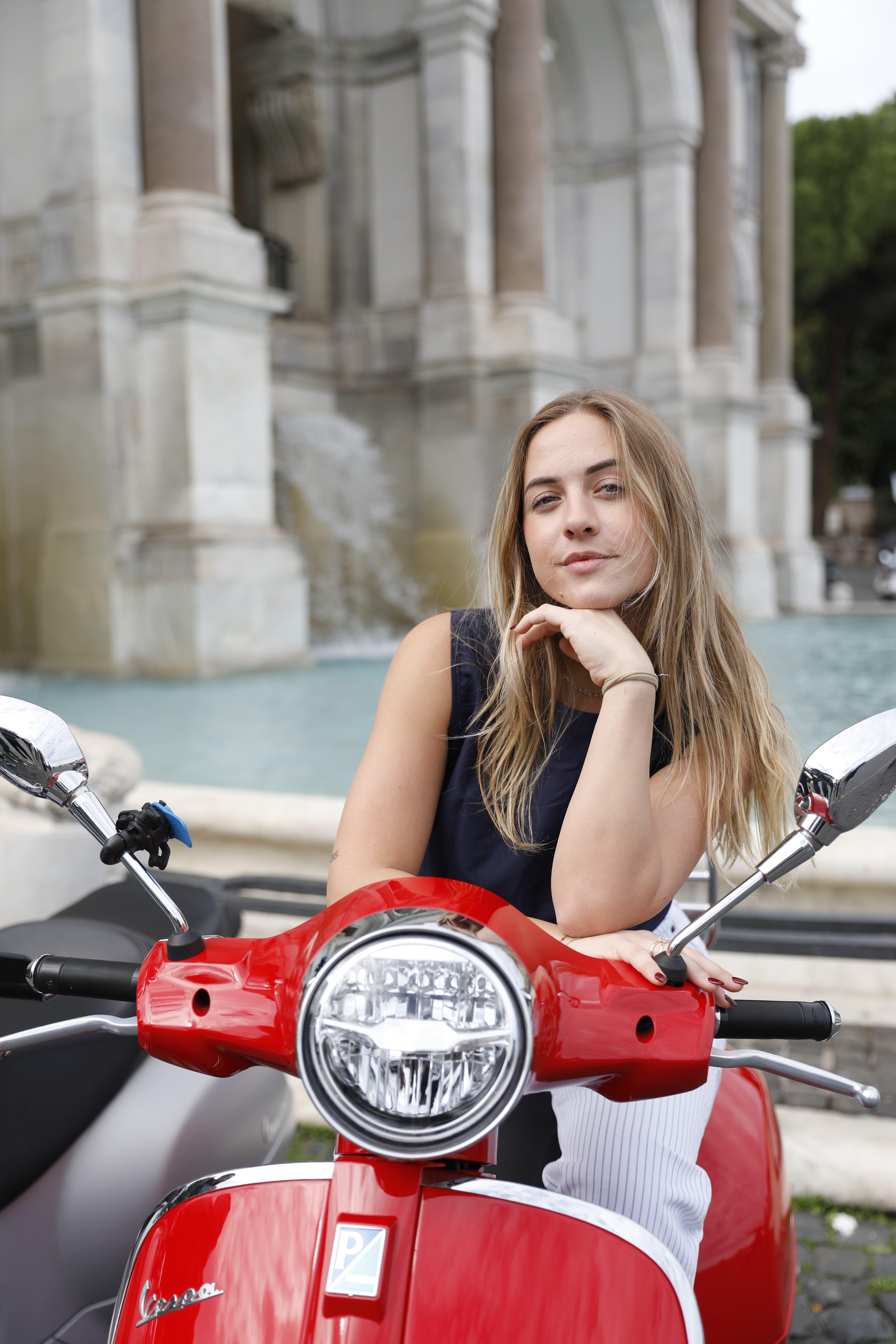 Rome vespa photo tour photoshoot passenger city backdrops — image 30