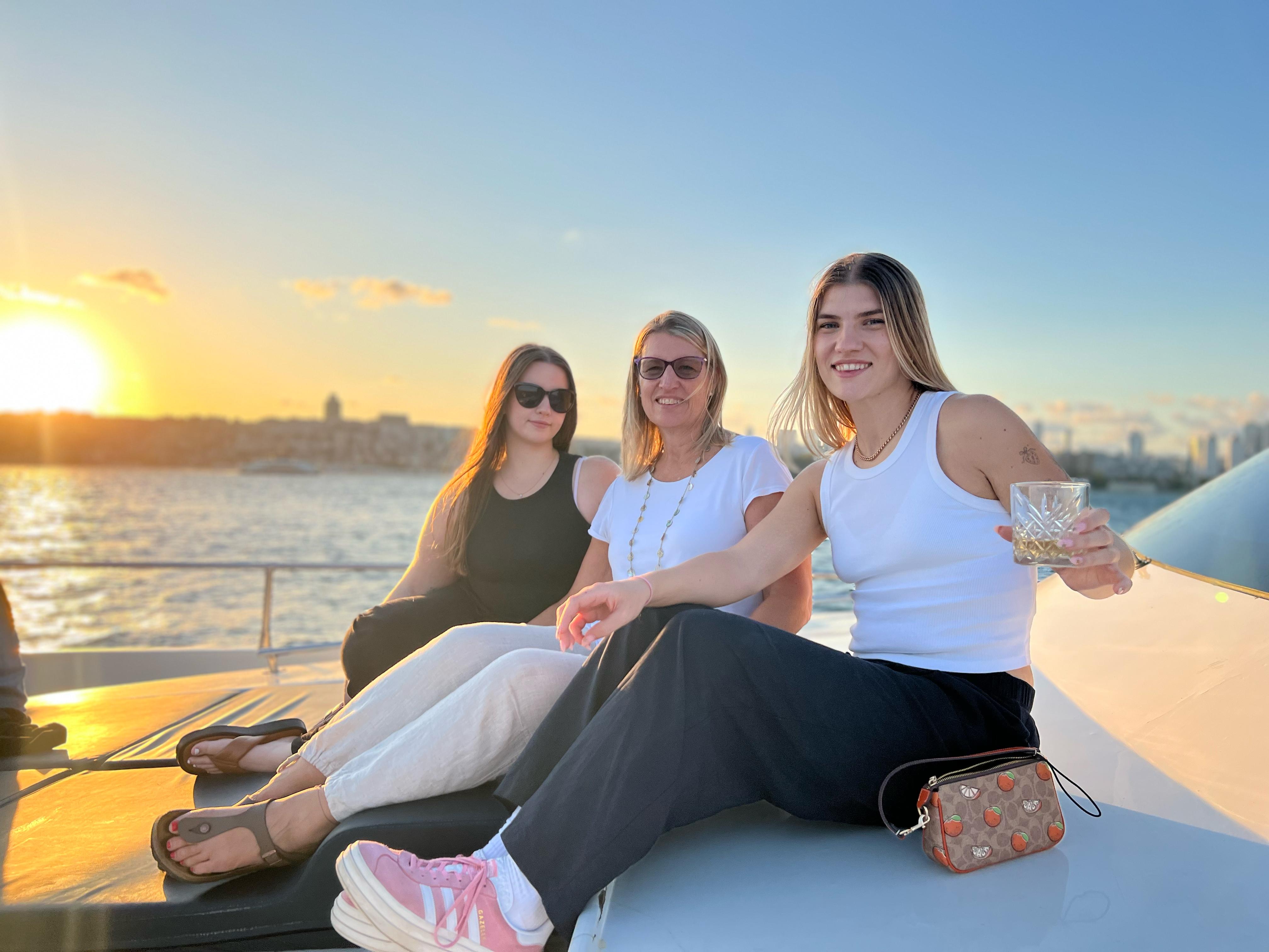 Istanbul Bosphorus Sunset Cruise with Wine & Appetizers