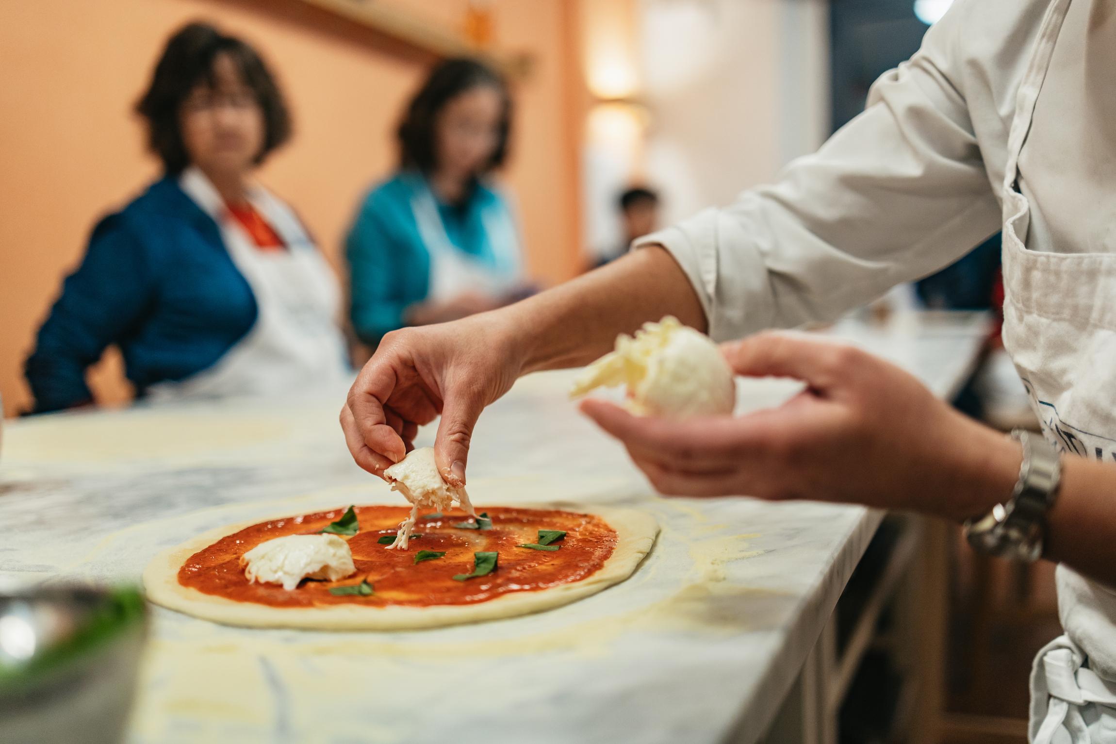 Florence: Premium Pizza & Gelato Preparation Class with Wine