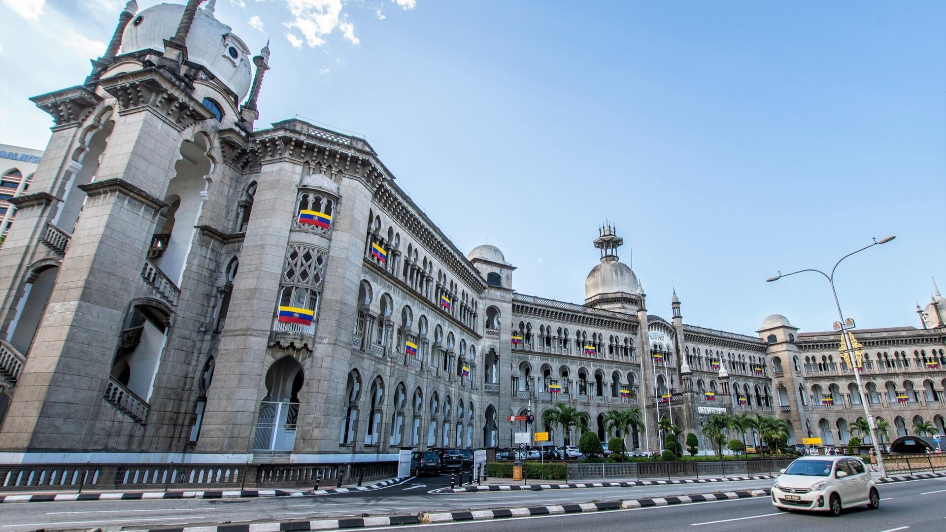 Kuala Lumpur Highlights & Batu Caves Expedition
