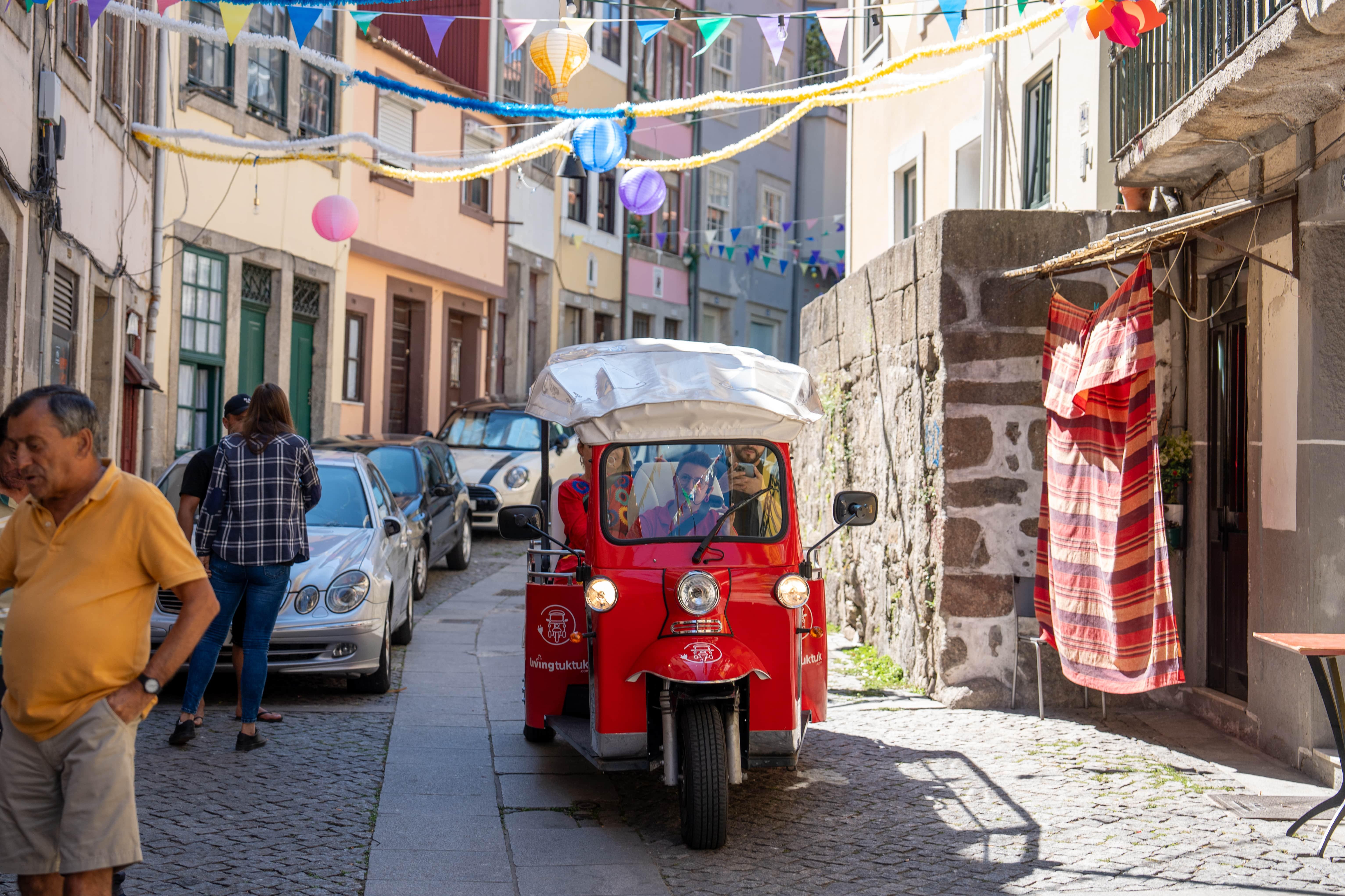 Porto Electric Tuk-Tuk, River Cruise & Port Wine Experience