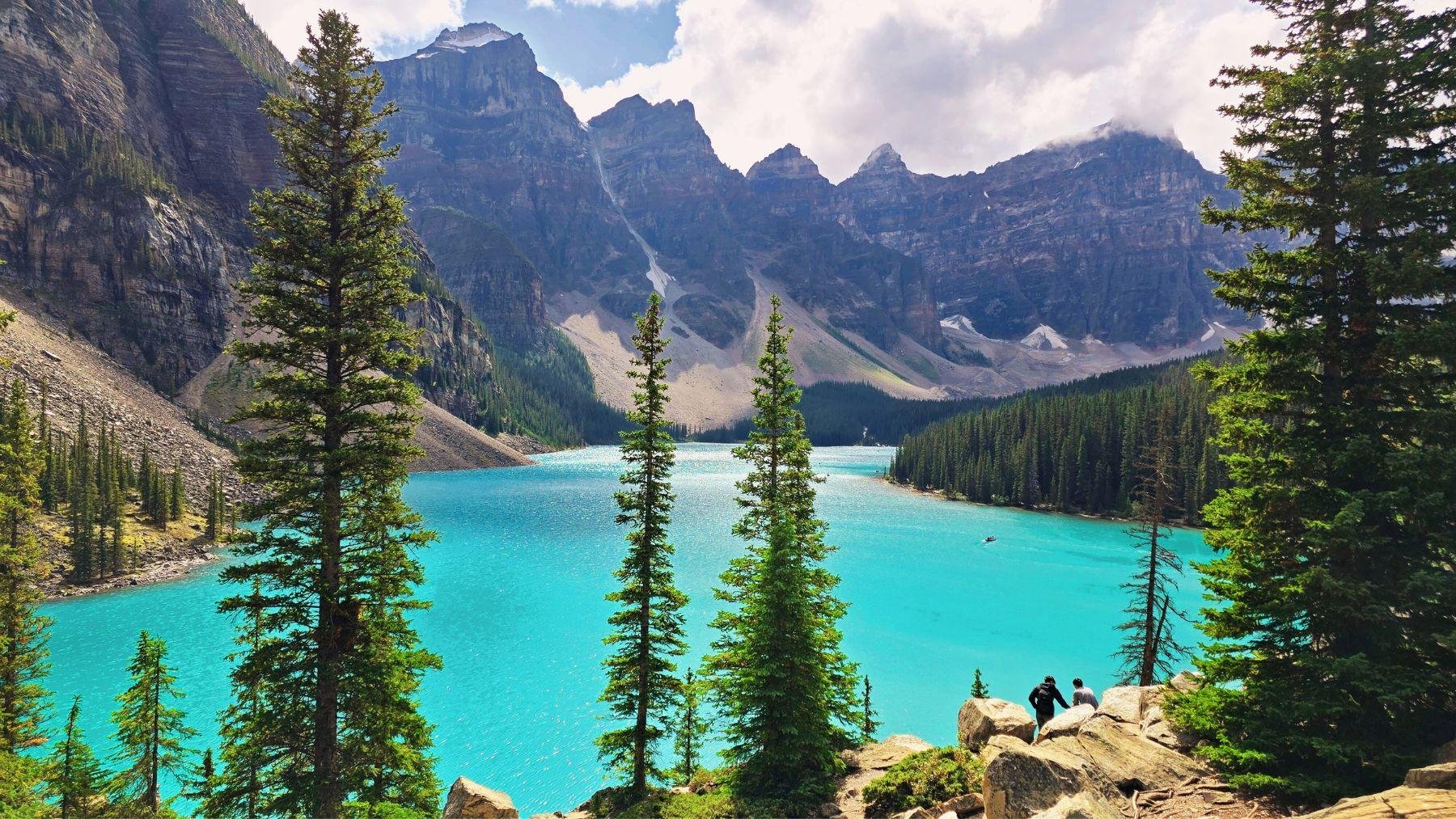 Banff & Canmore: Moraine Lake & Lake Louise Hike, Canoe & Sightsee