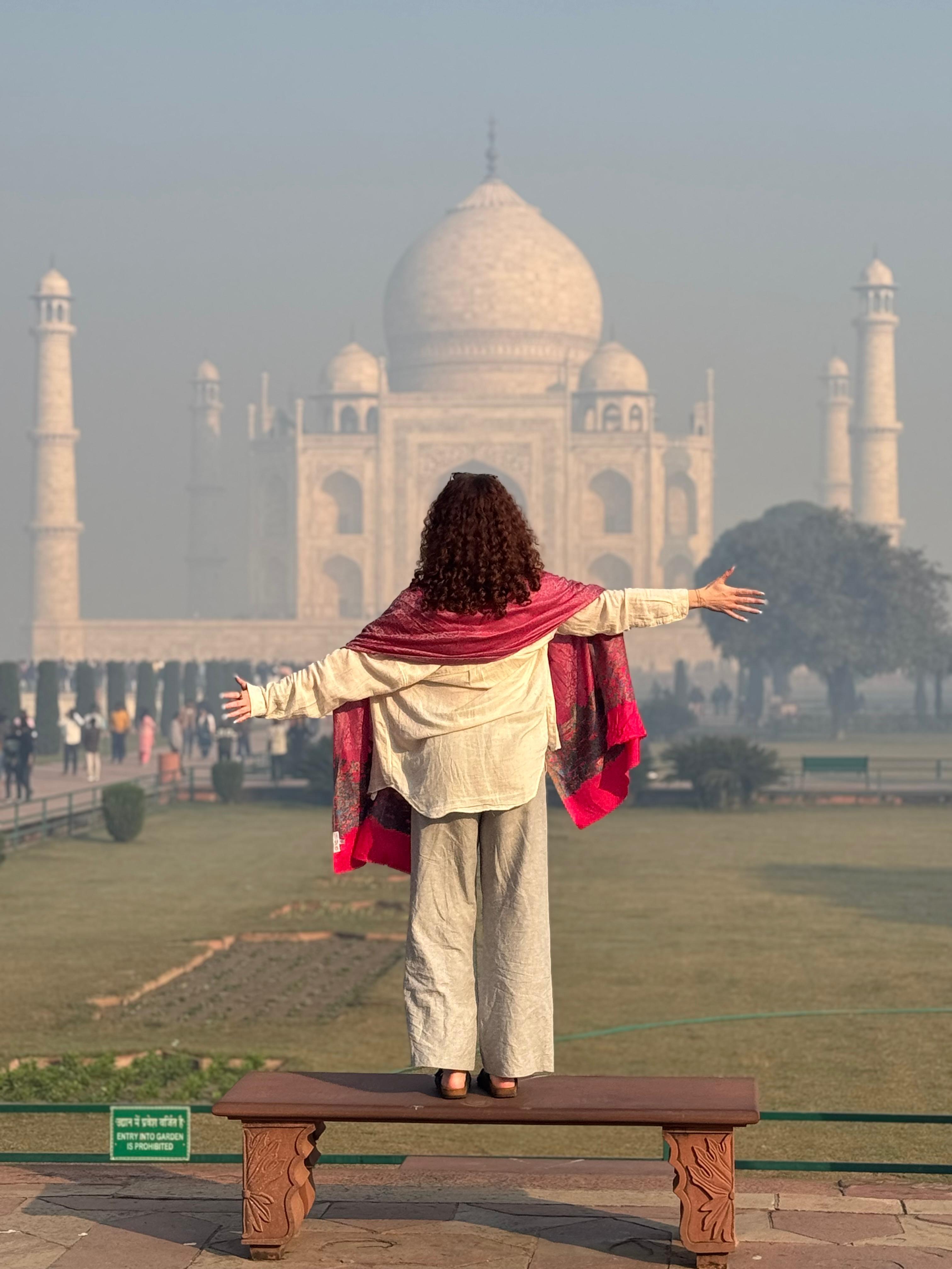 Taj Mahal Guided Tour with Traditional Saree or Kurta Experience