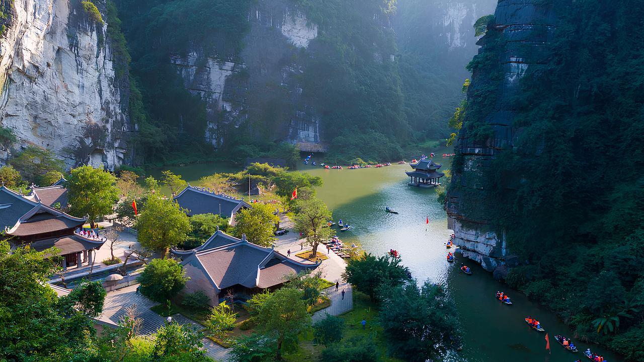 Hanoi to Ninh Binh: Hoa Lu, Trang An & Mua Cave Day Tour