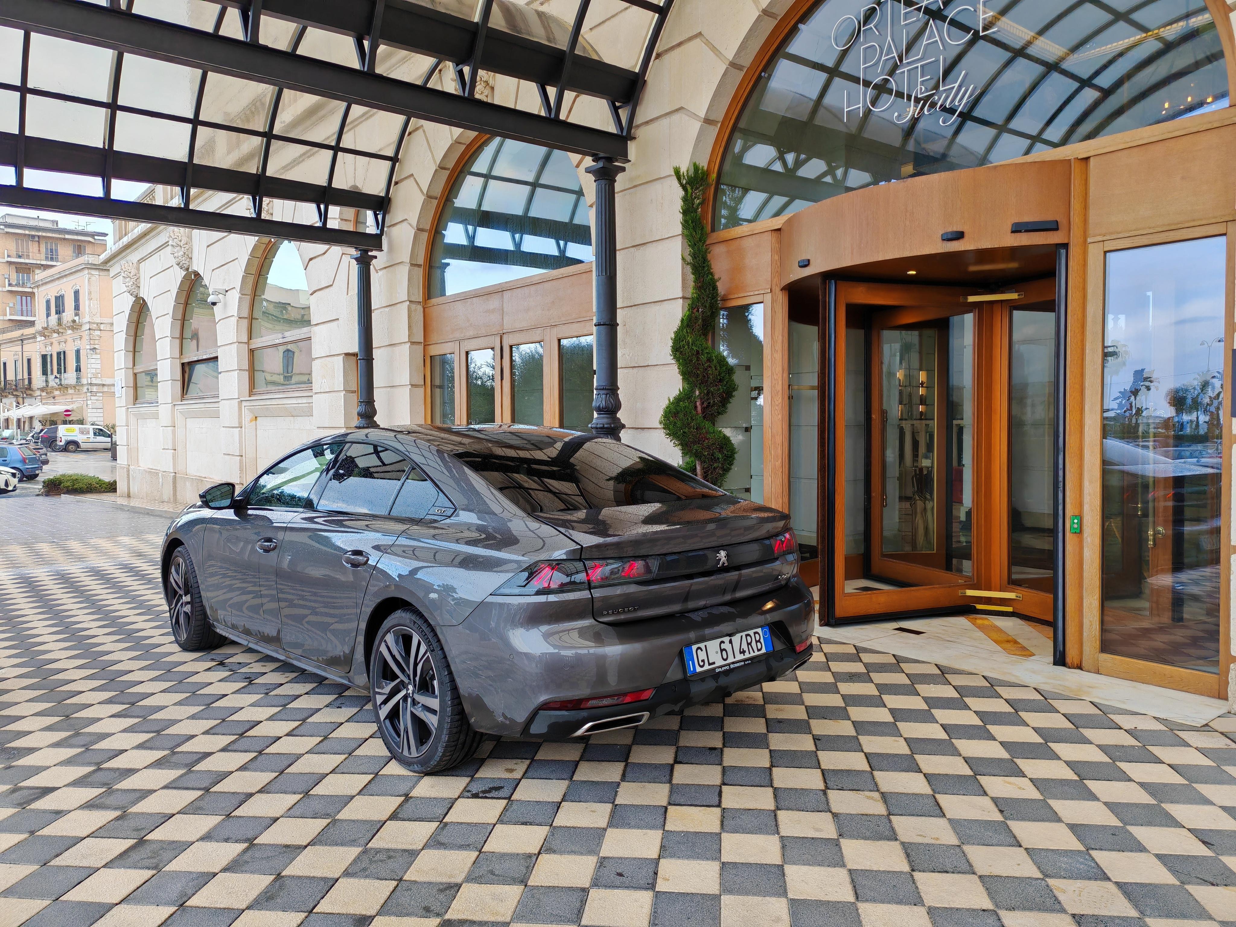 Private Sicily Transfer: Taormina to Palermo with Custom Stop