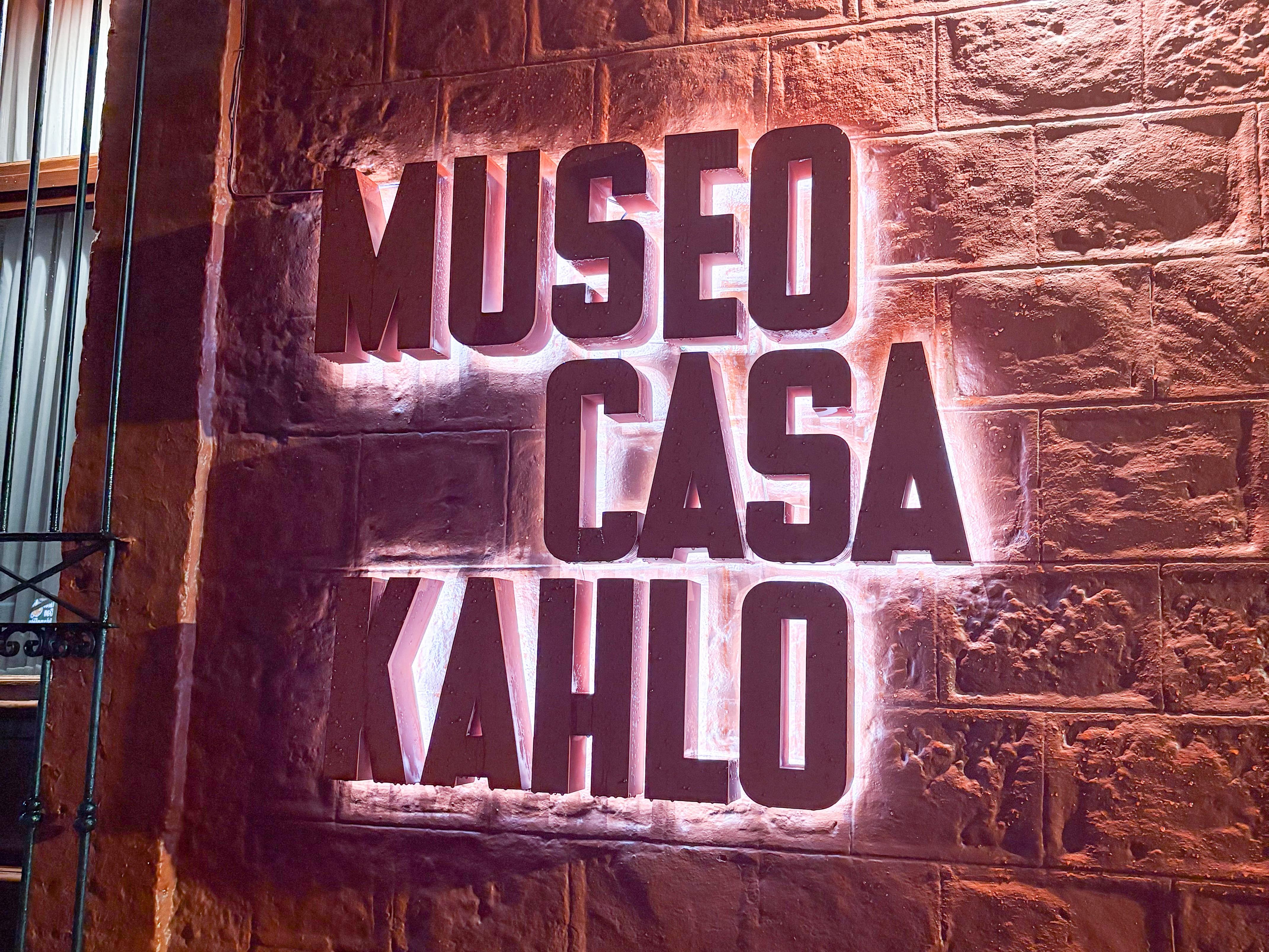 Private Mexico City: Coyoacán, Frida Kahlo & Xochimilco Tour