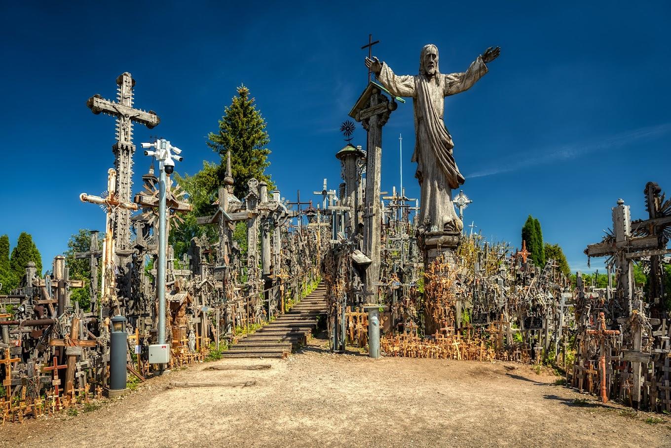 Hill of Crosses & Jelgava Cathedral Day Trip