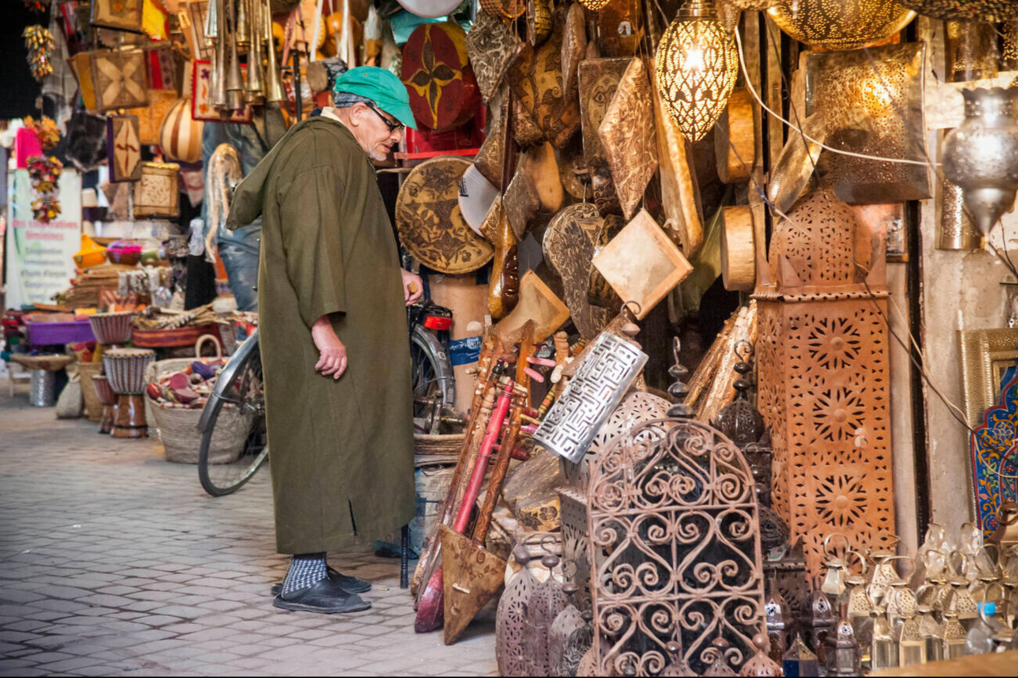 Casablanca Souks: Guided Shopping & Cultural Exploration
