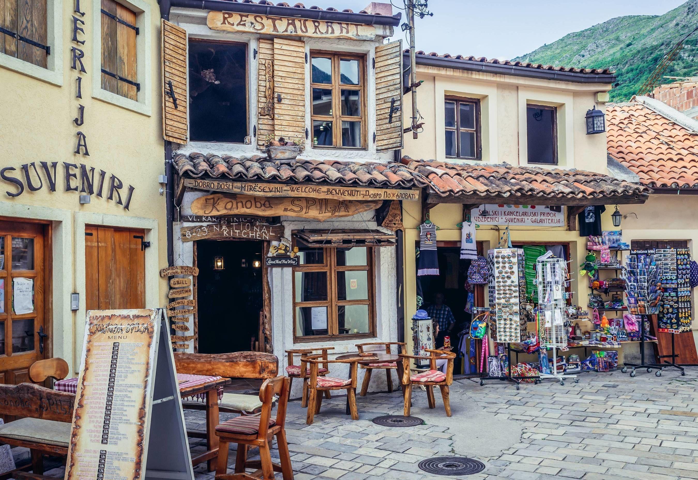 Bar Heritage Tour: Old Town Discovery and Olive Oil Experience