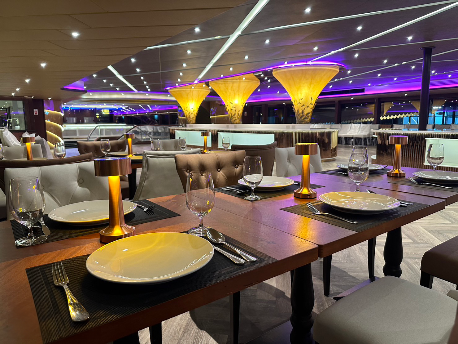 Bangkok Luxury Chao Phraya River Dinner Cruise