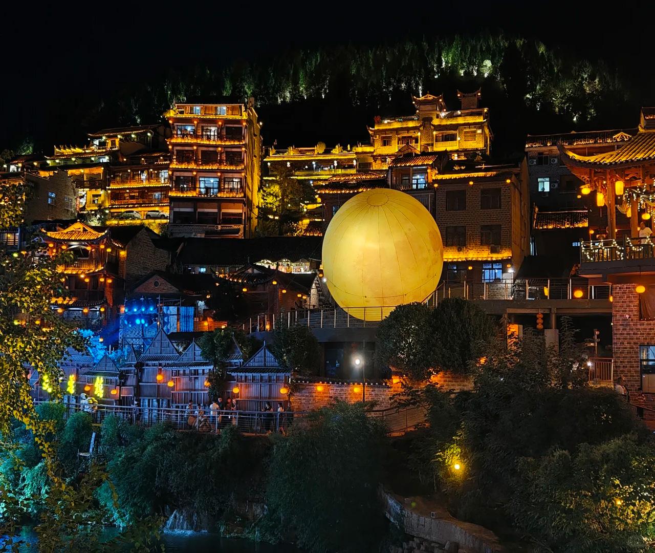 Zhangjiajie to Fenghuang & Furong Waterfall Town: Private Day Tour