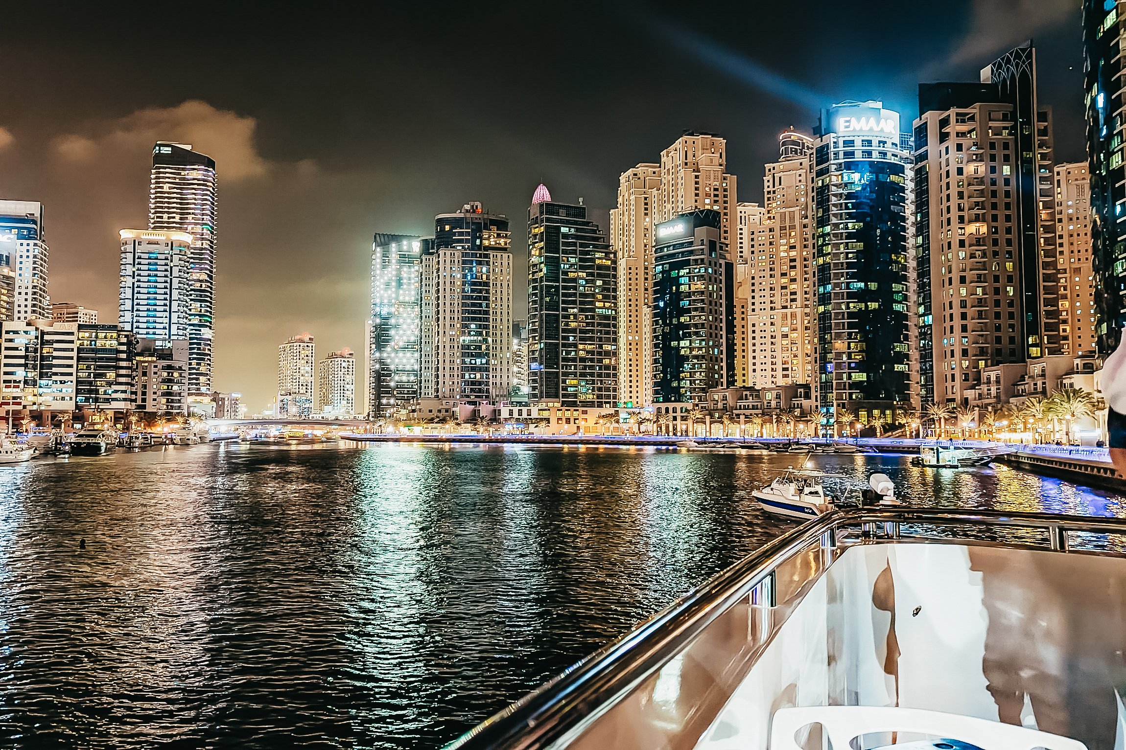 Dubai Mega Yacht Dinner Cruise with Buffet