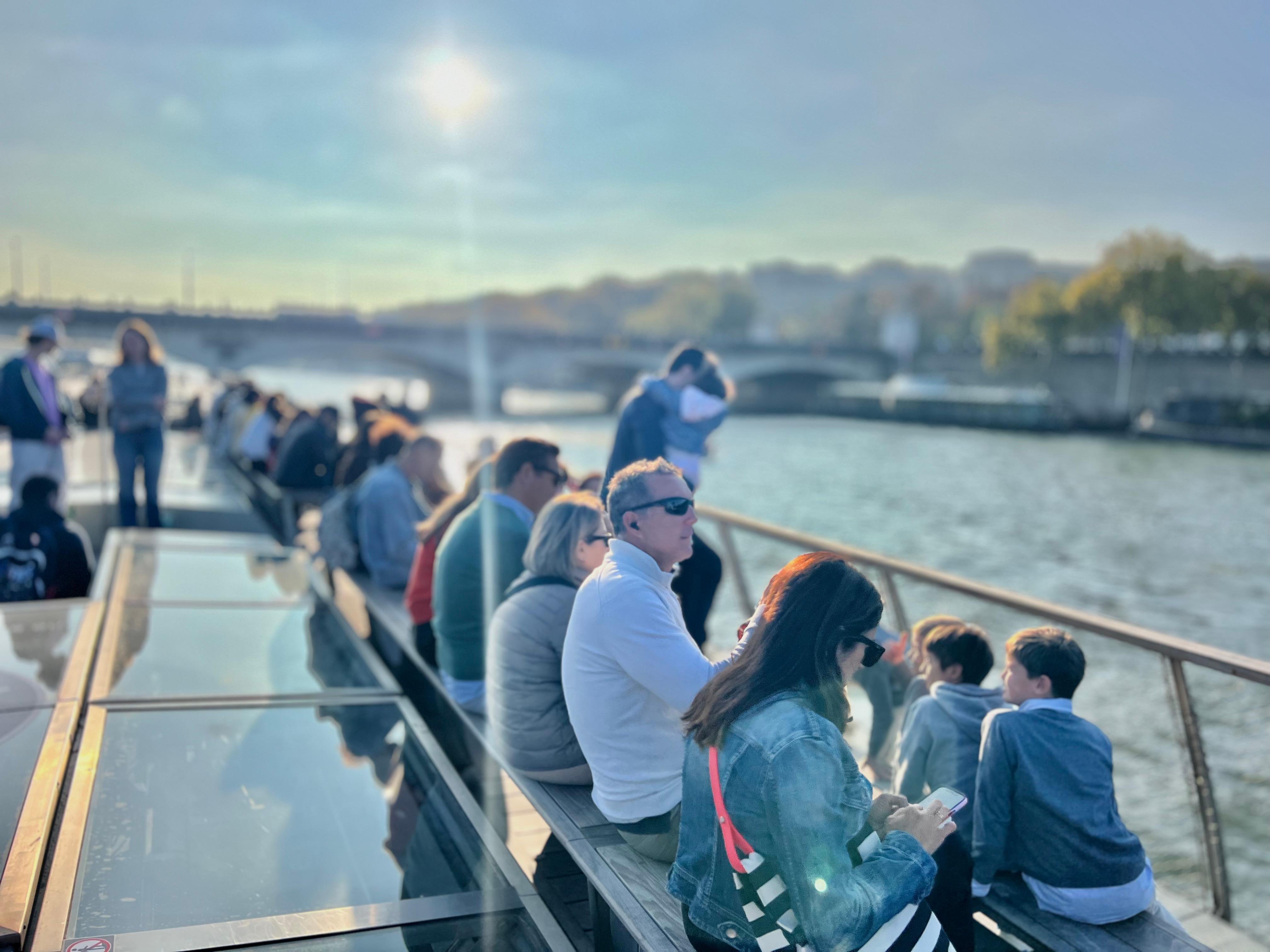 Paris: Eiffel Tower Seine Cruise & Crêpe Tasting