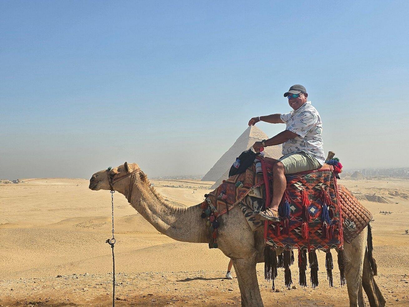 Sharm El Sheikh: Cairo Day Trip by Flight with Pyramids & GEM Museum