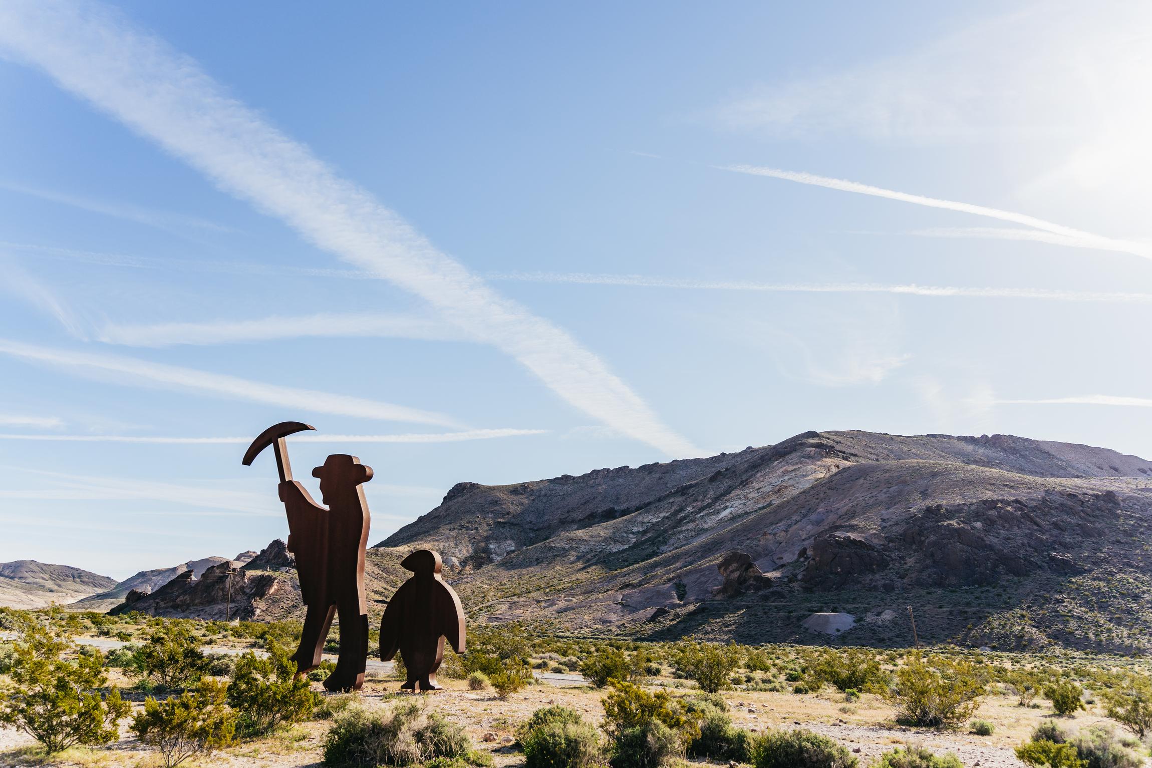 Death Valley national park tour from Las Vegas — Badwater Basin salt flats, Zabriskie Point badlands and Mesquite sand dunes — image 8