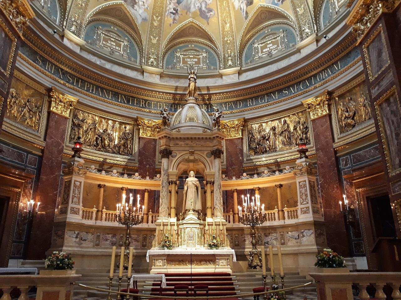 St. Stephen's Basilica Tour & Hungarian Music Performance