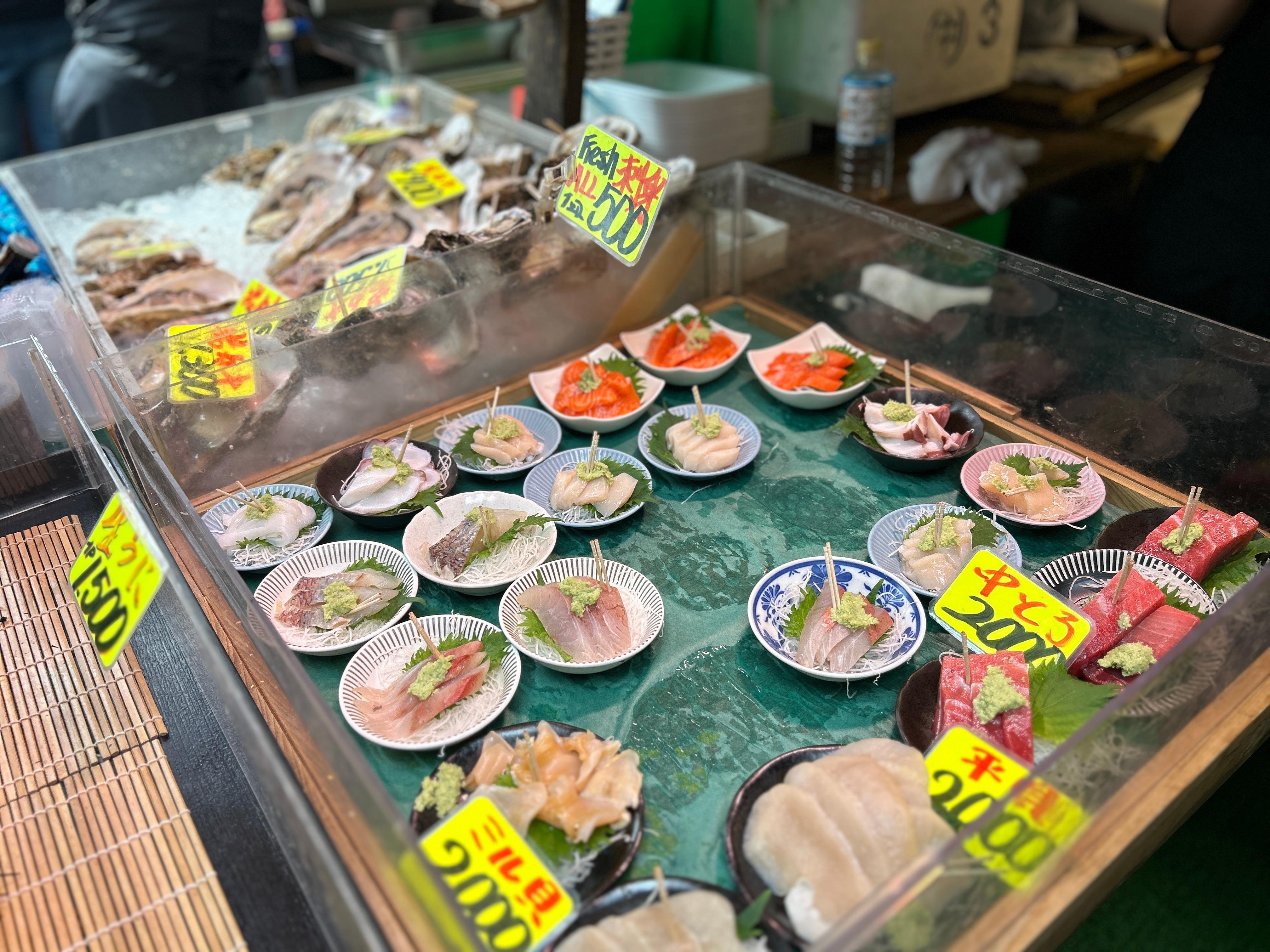 Toyosu tuna auction tour — bluefin auction floor, buyers grading, Tsukiji market — image 6