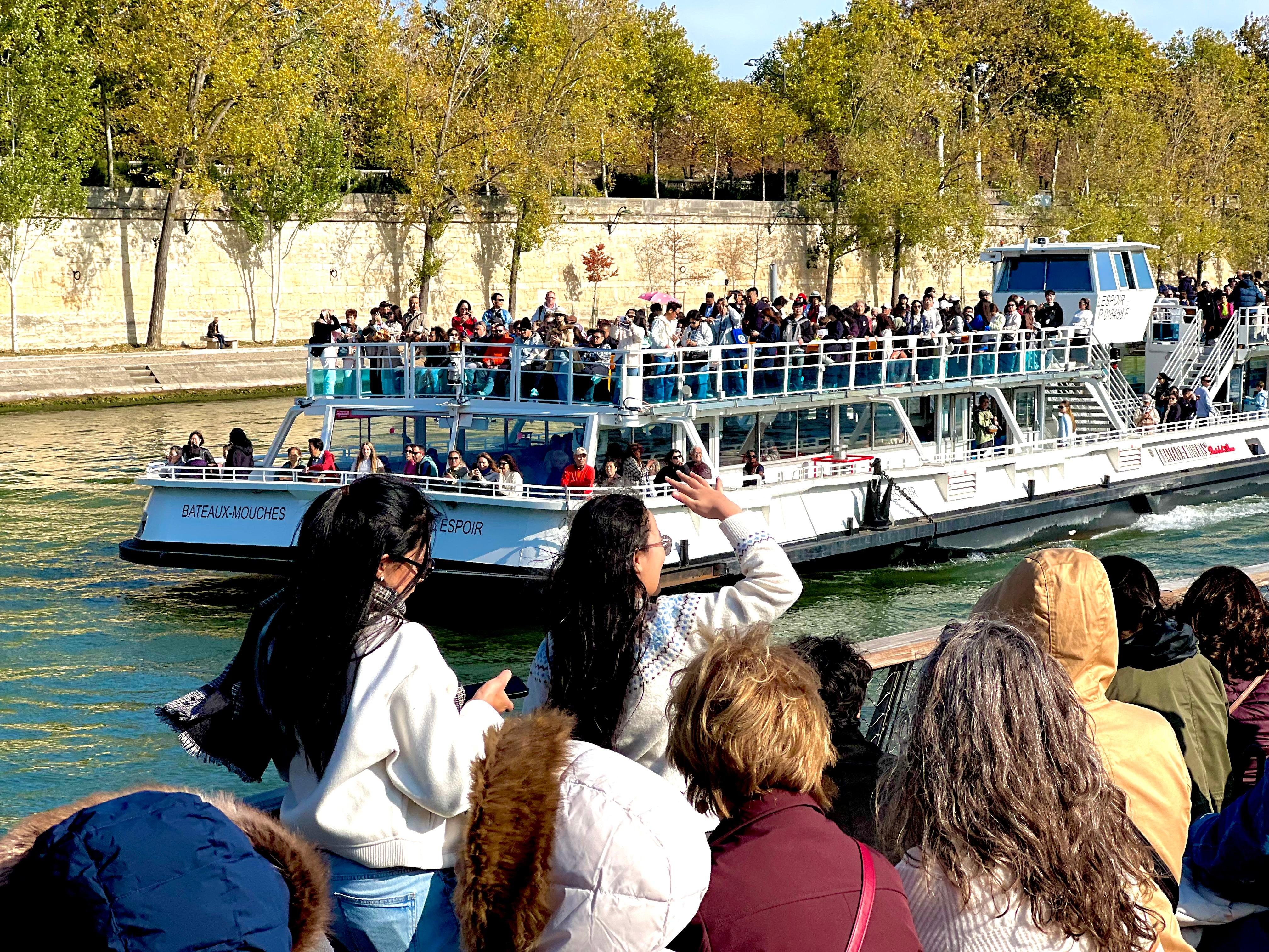Paris: Eiffel Tower Seine Cruise & Crêpe Tasting