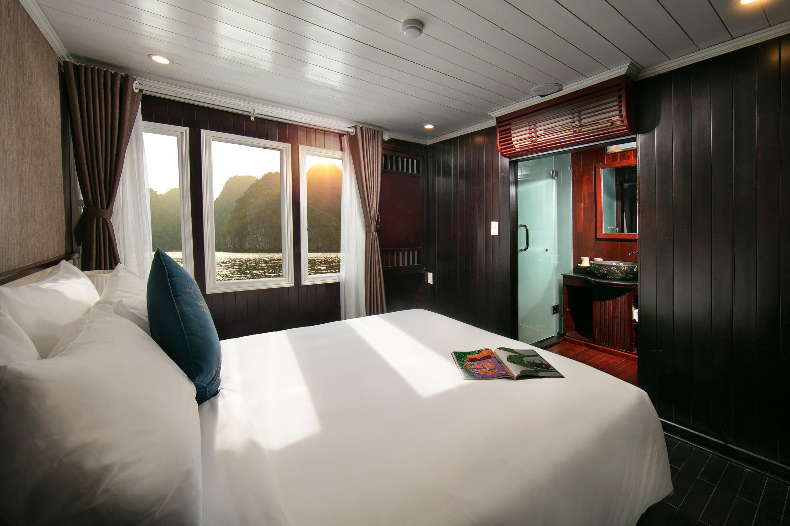 Ha Long & Bai Tu Long Bay 2-Day Overnight Cruise from Hanoi