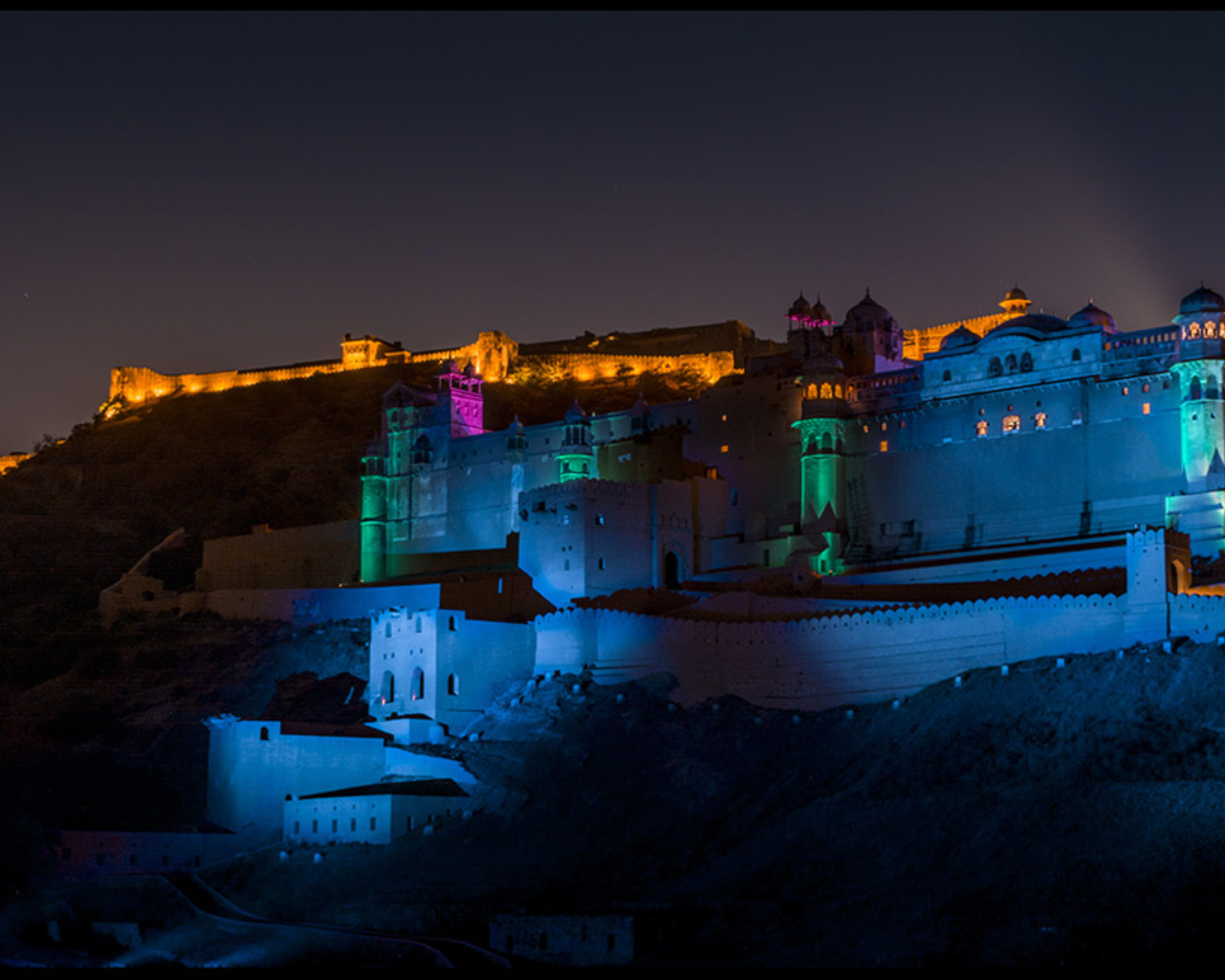 Jaipur: Amber Fort Sound & Light Show with Dinner
