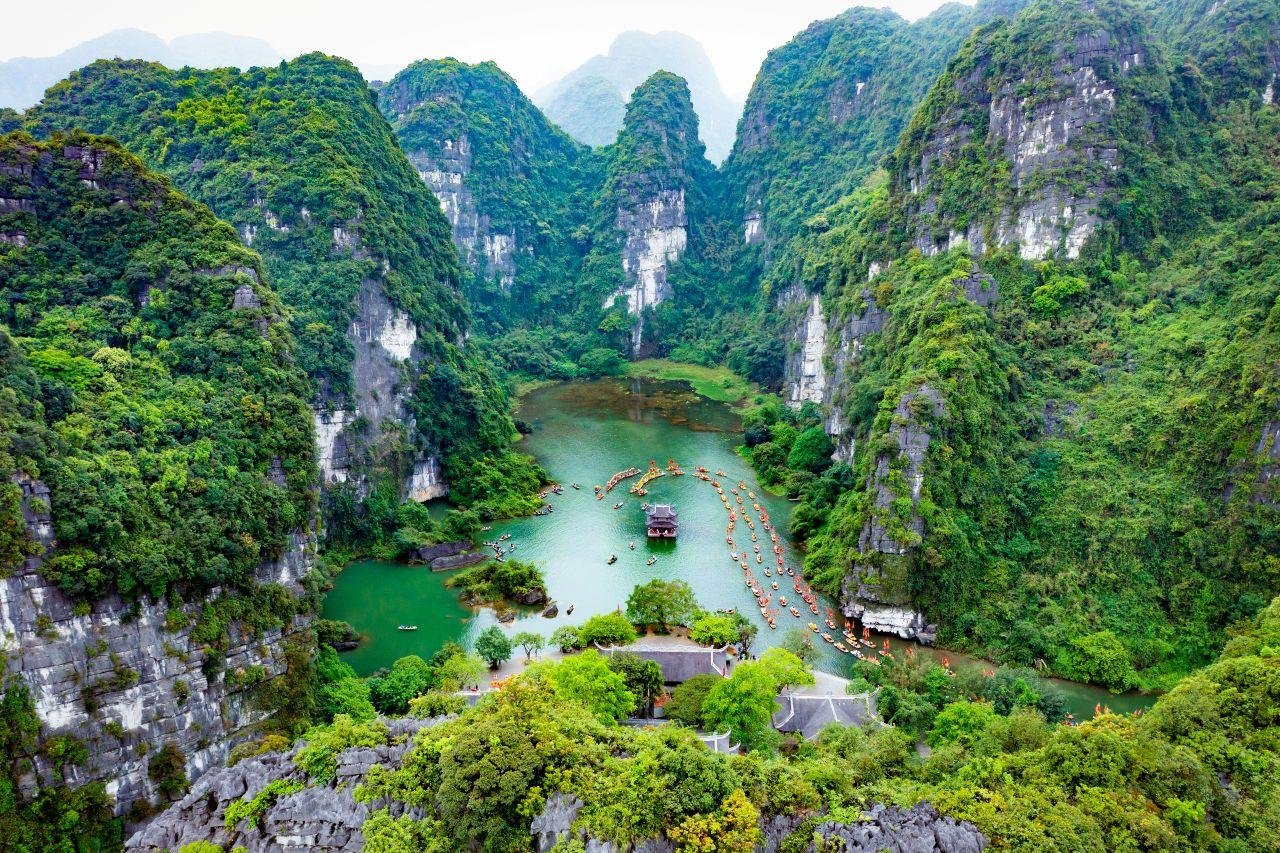 Hanoi to Ninh Binh: Hoa Lu, Trang An & Mua Cave Day Tour
