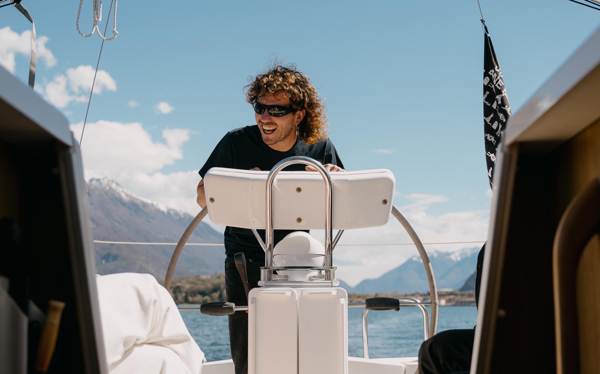 Lake Como: Sailing Boat Tour with Skipper and Aperitivo