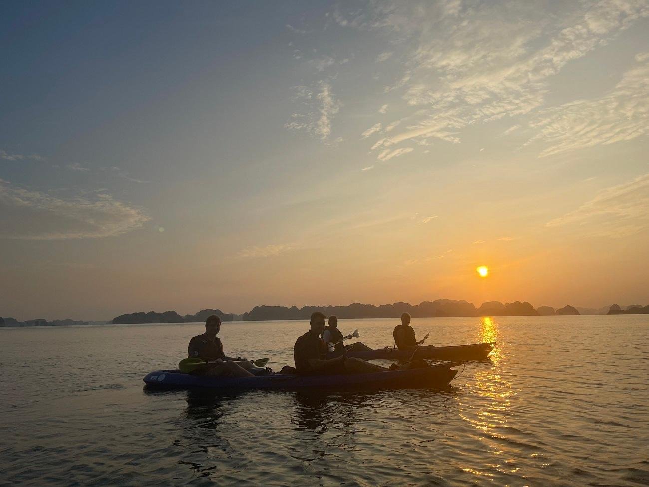 Ha Long & Bai Tu Long Bay 2-Day Overnight Cruise from Hanoi