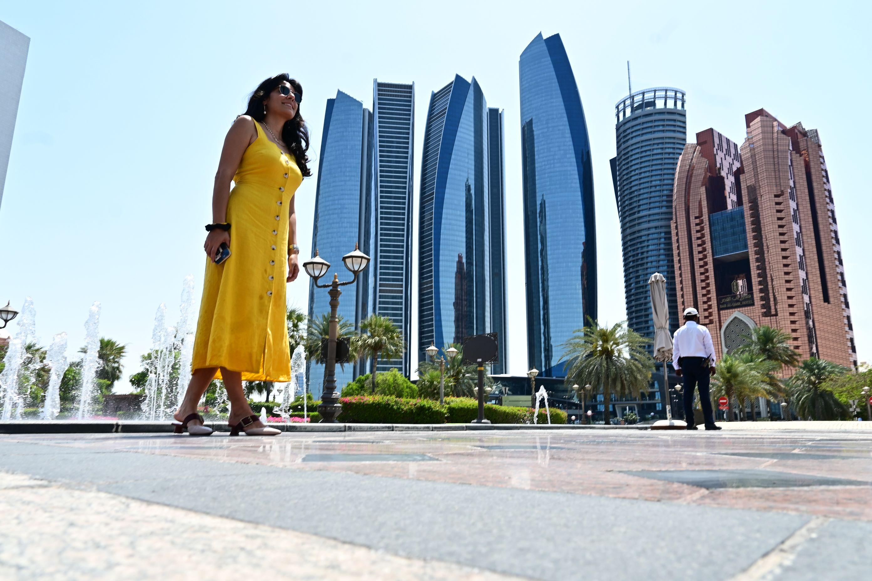 Abu Dhabi Day Trip from Dubai with Warner Bros. World Ticket