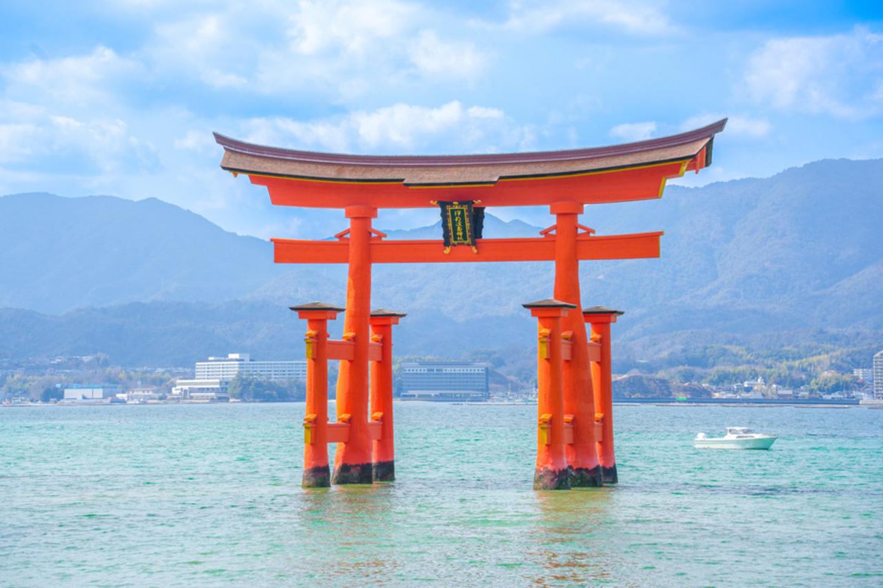 Hiroshima and Miyajima Guided Day Tour by Bullet Train