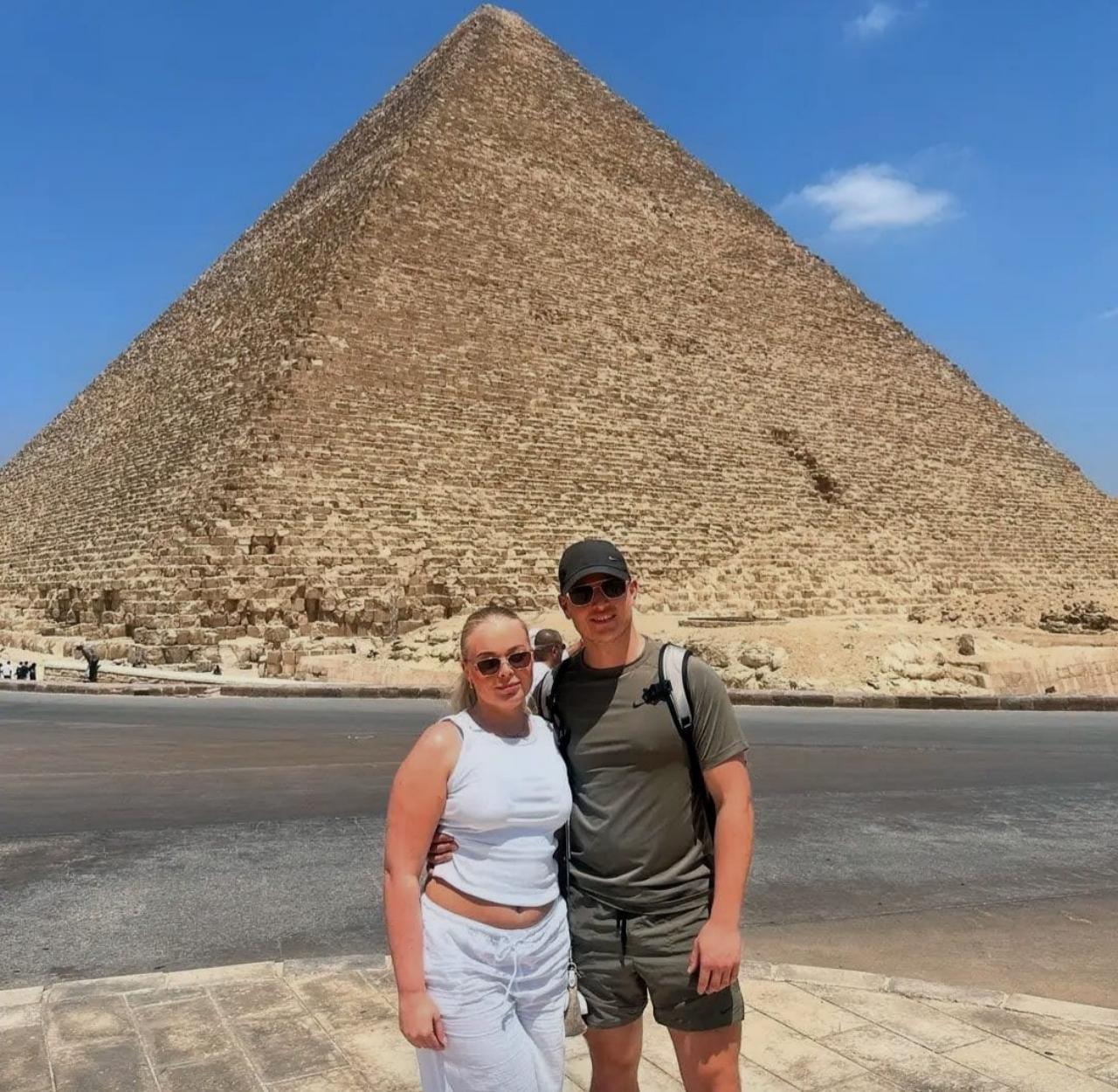 Sharm El Sheikh: Cairo Day Trip by Flight with Pyramids & GEM Museum