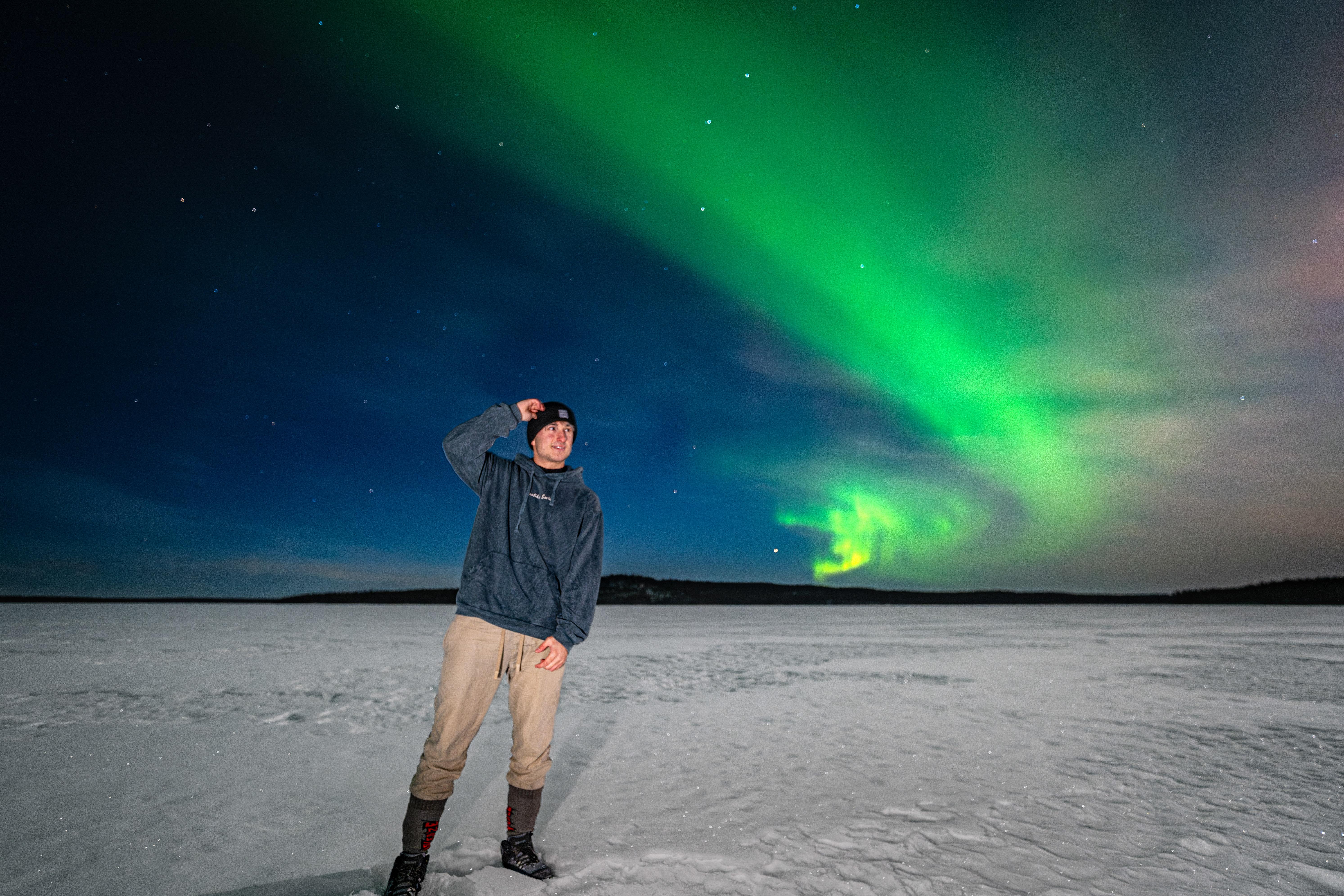 Rovaniemi Aurora Hunt – Expert-Led Northern Lights Chase with Free Photos
