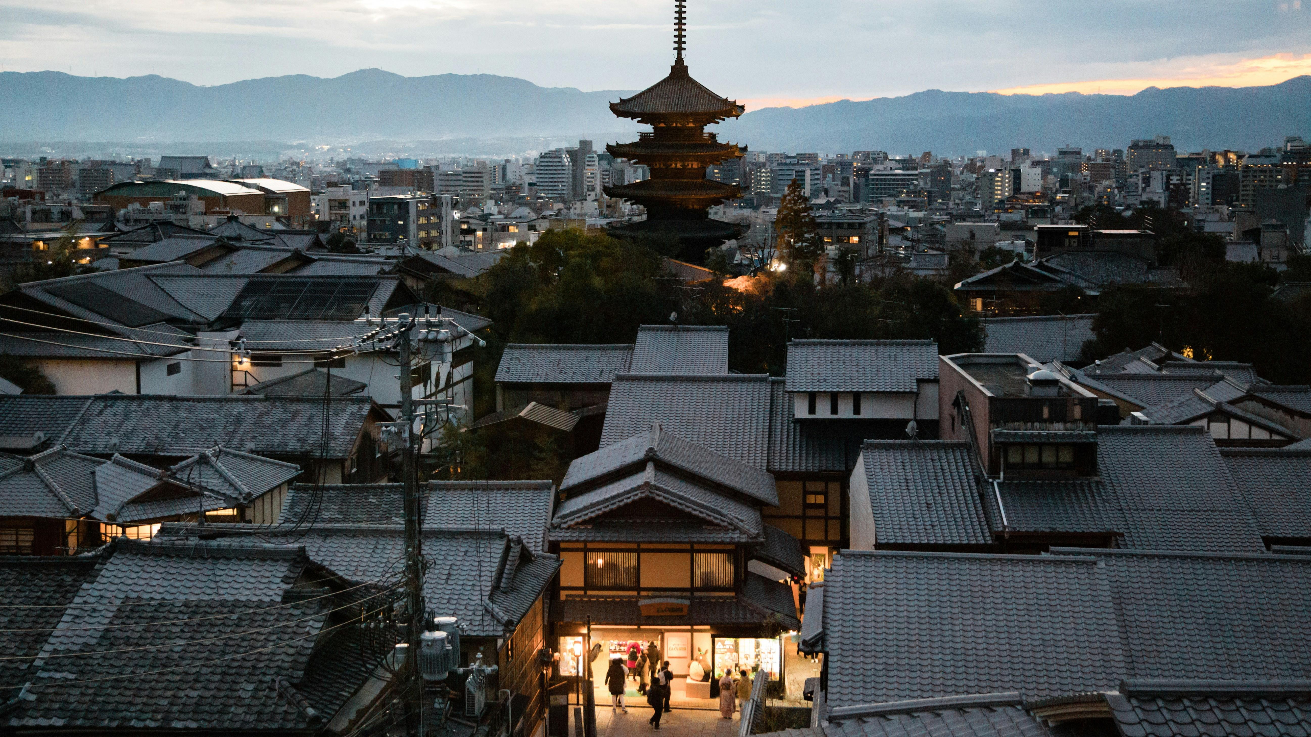 Privat tilpasset rundtur i Kyoto med luksuskjøretøy og guide
