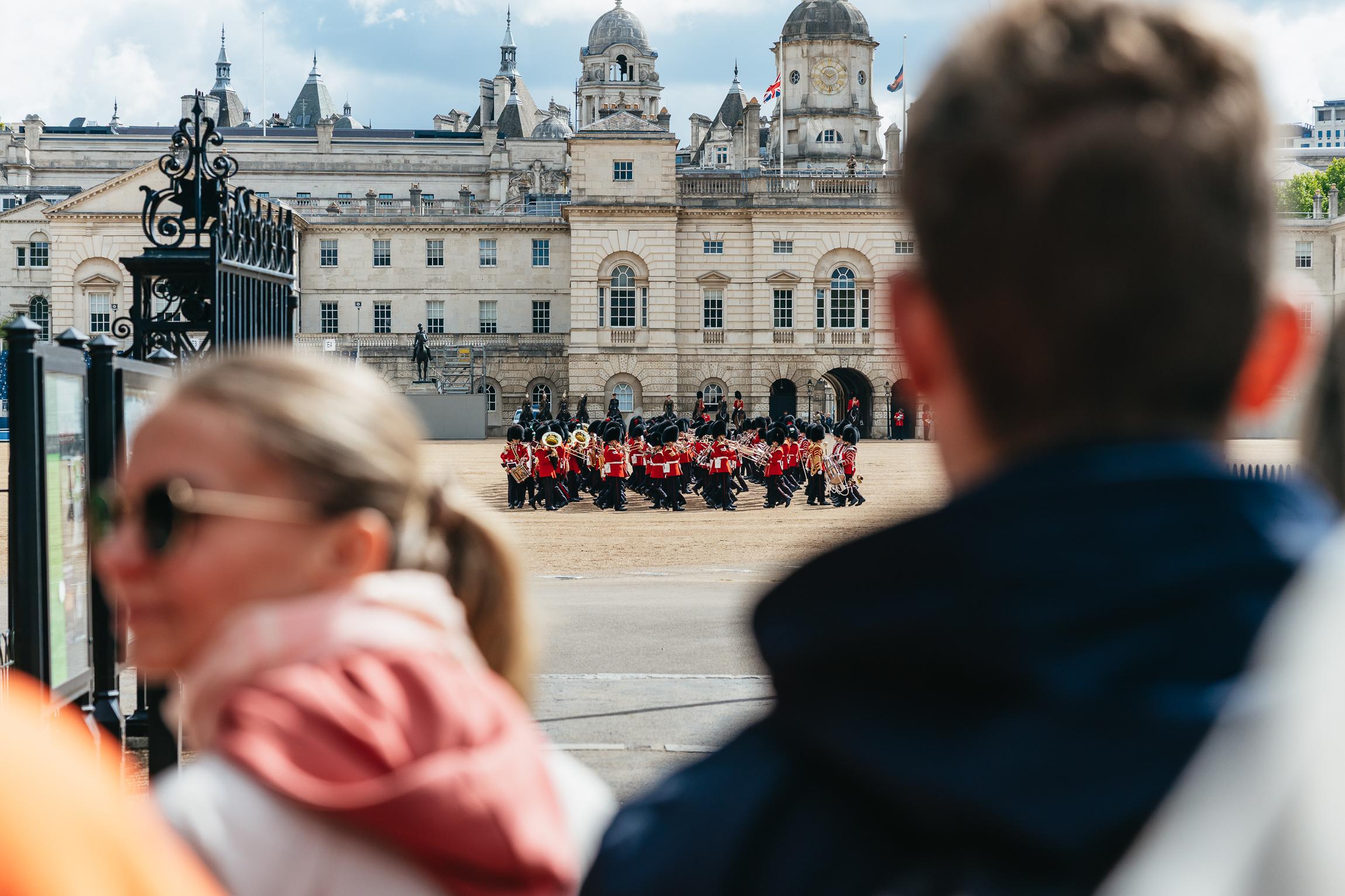London: Changing of The Guard Tour with Expert Guide - Buckingham Palace tour and royal London scenery