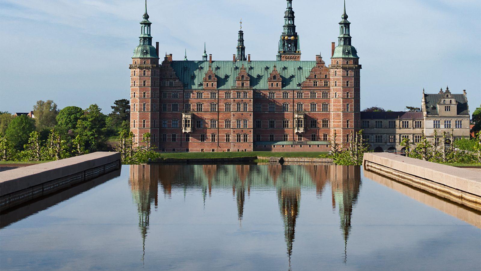 Easy Pace Tour of Kronborg Castle and Frederiksborg Palace