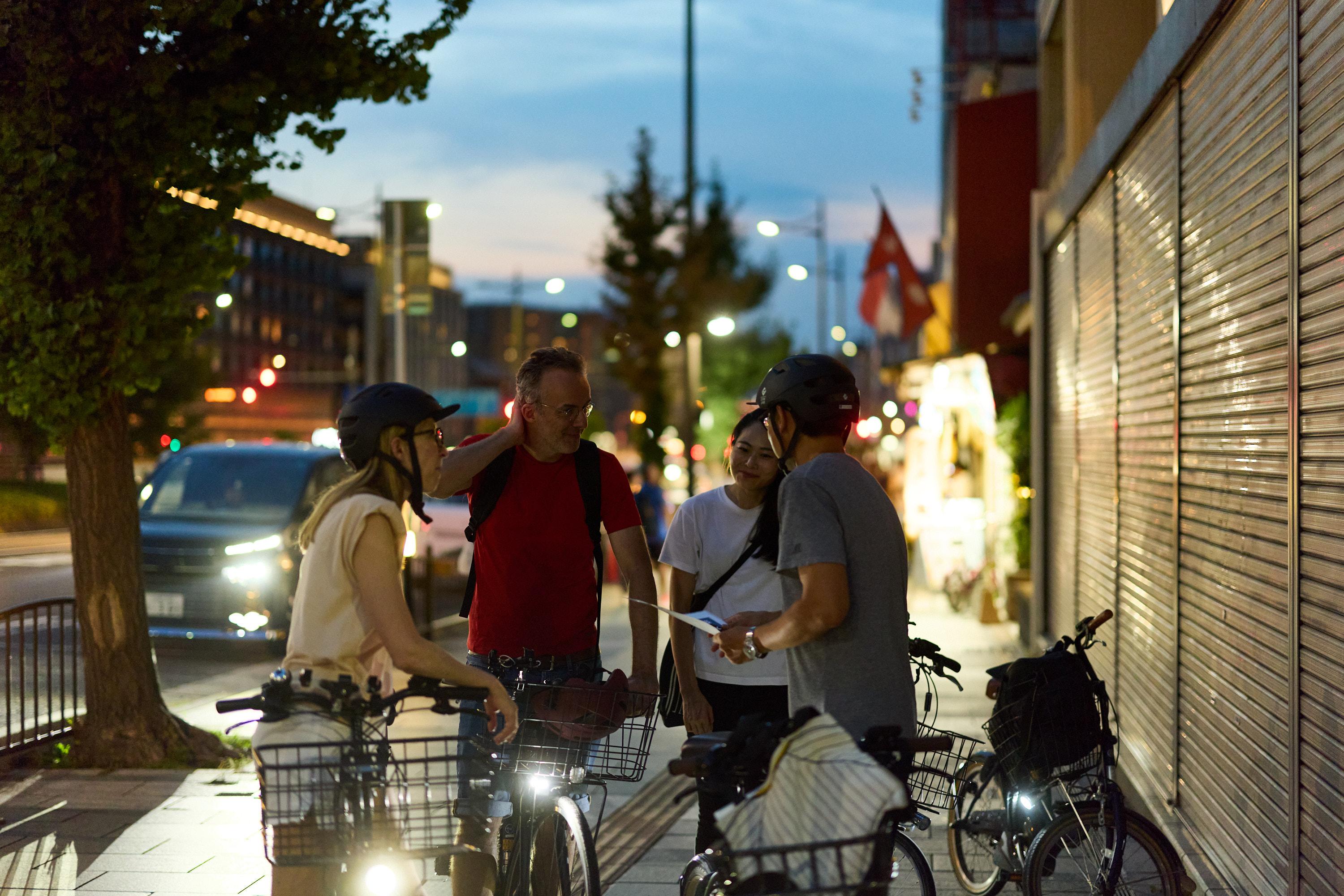 京都イブニングE-bikeツアー：裏路地とライトアップされた寺院