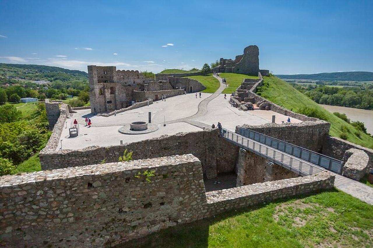 Private Devín Castle, Sandberg Fossils & Currant Wine Tour
