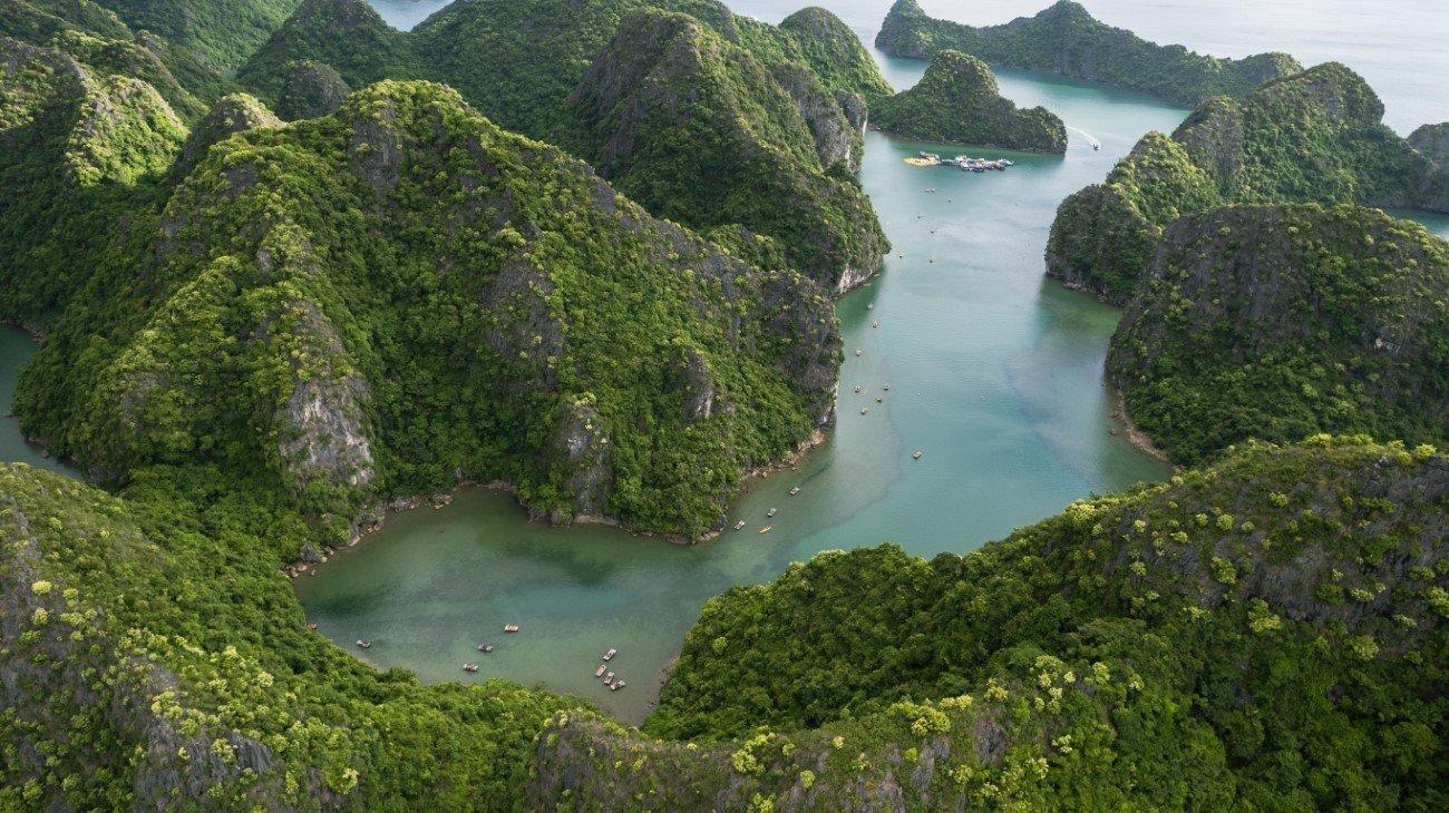 Ha Long & Lan Ha Bay 3-Day Cruise with Private Balcony