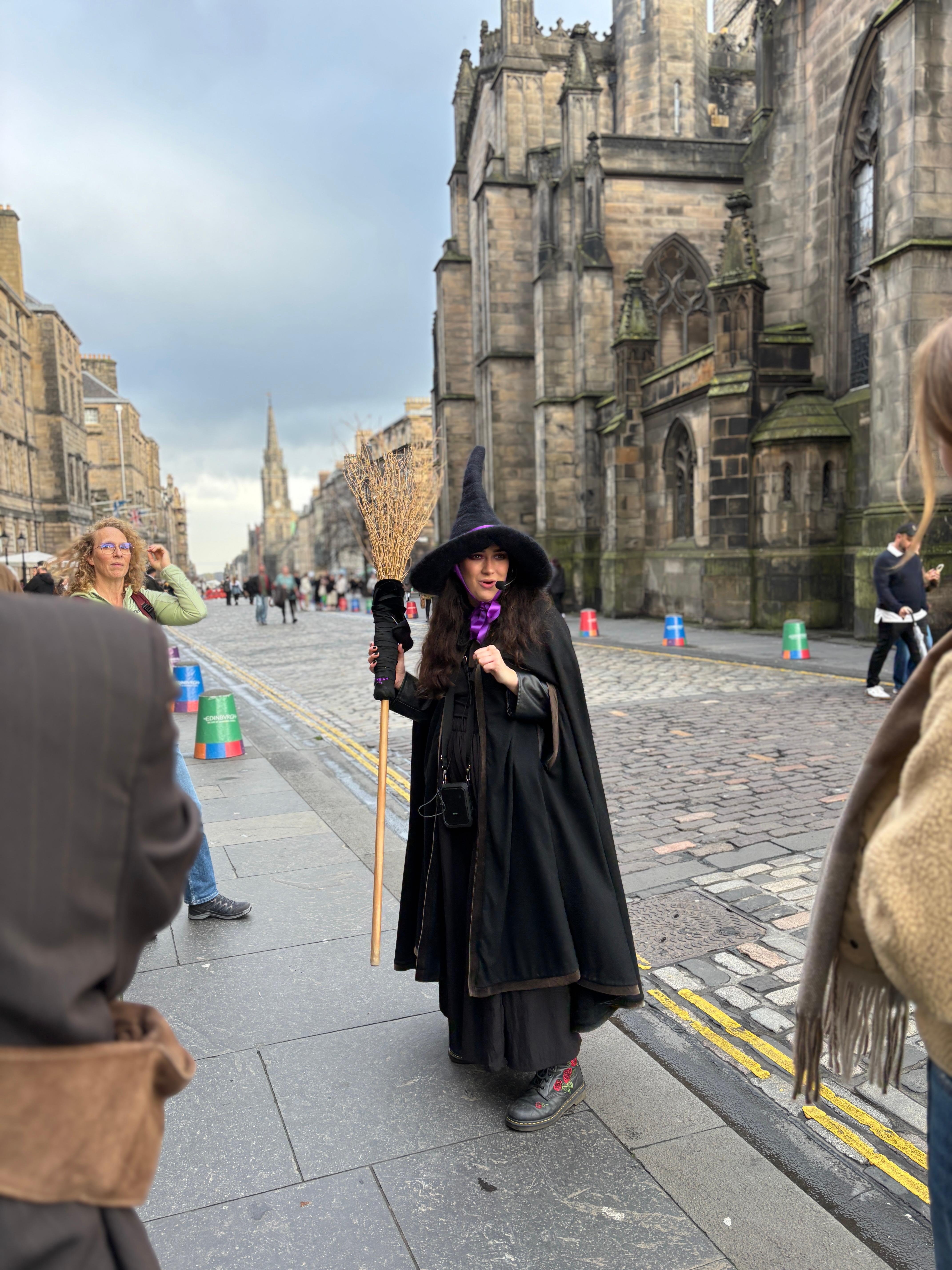 Edinburgh: Witches & Haunted History Walking Tour