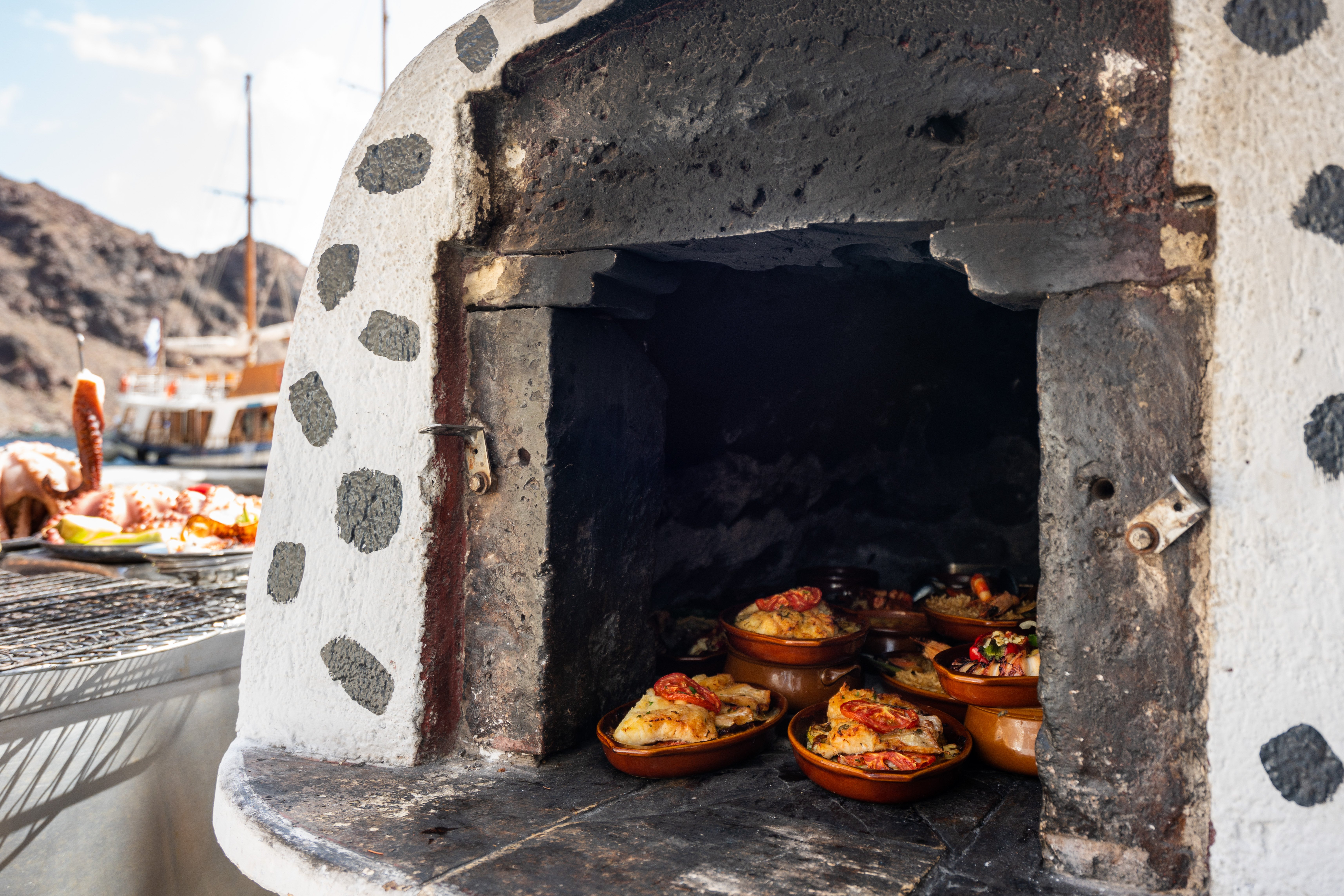 Santorini Volcanic Islands & Hot Springs Boat Cruise