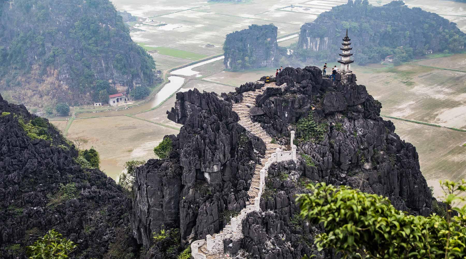 Hoa Lu, Mua Cave & Tam Coc or Trang An Day Tour from Hanoi