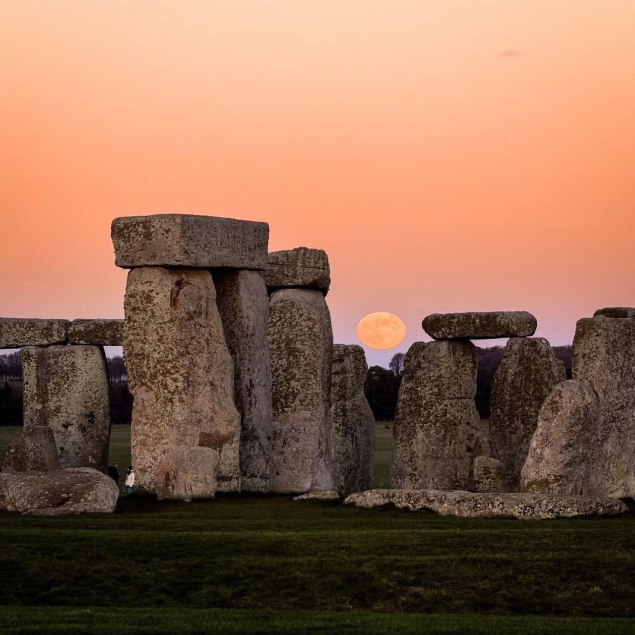 Stonehenge, Bath & Salisbury Private Day Tour from London