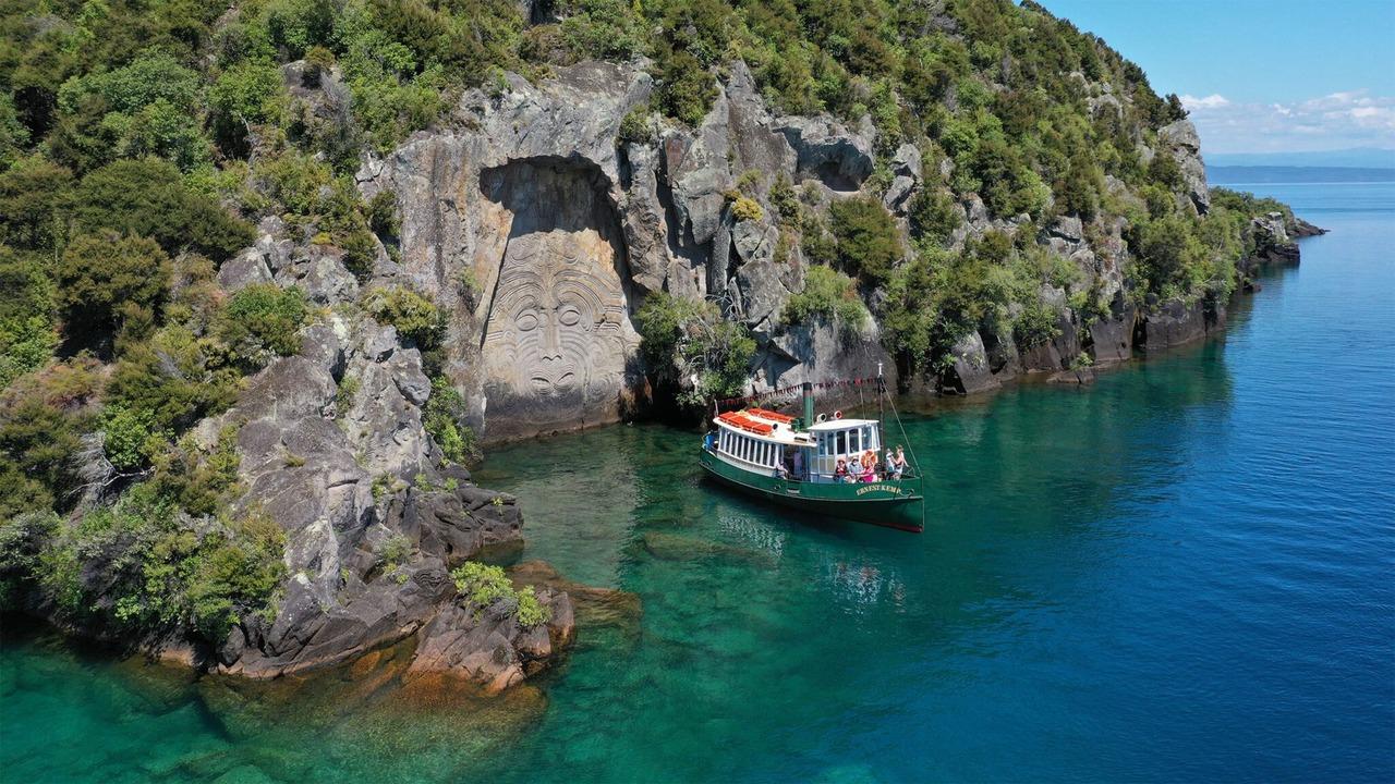 Lake Taupō Cruise to Māori Rock Carvings