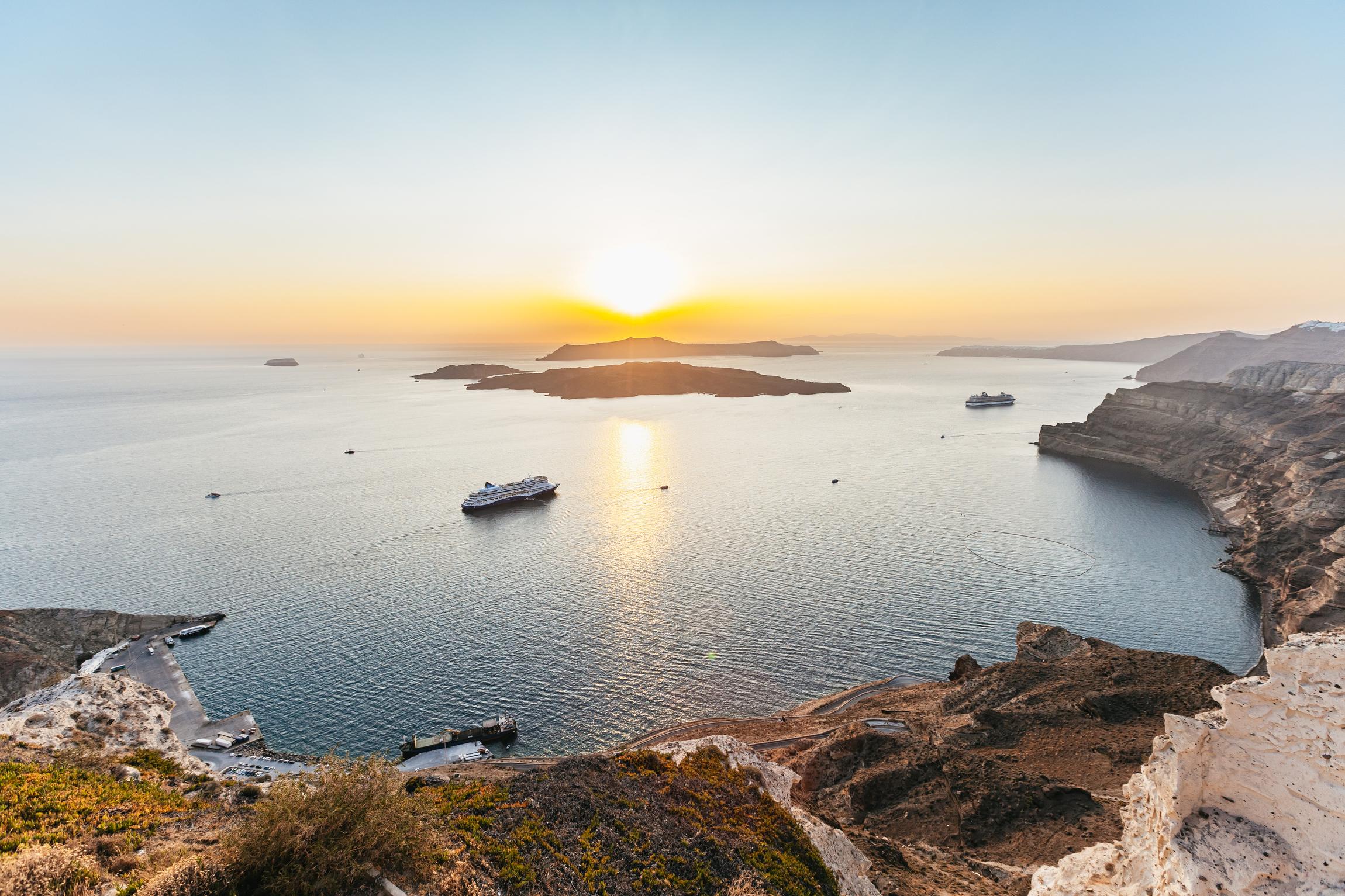 Santorini: Small-Group Sunset Wine Tour with Santo Winery