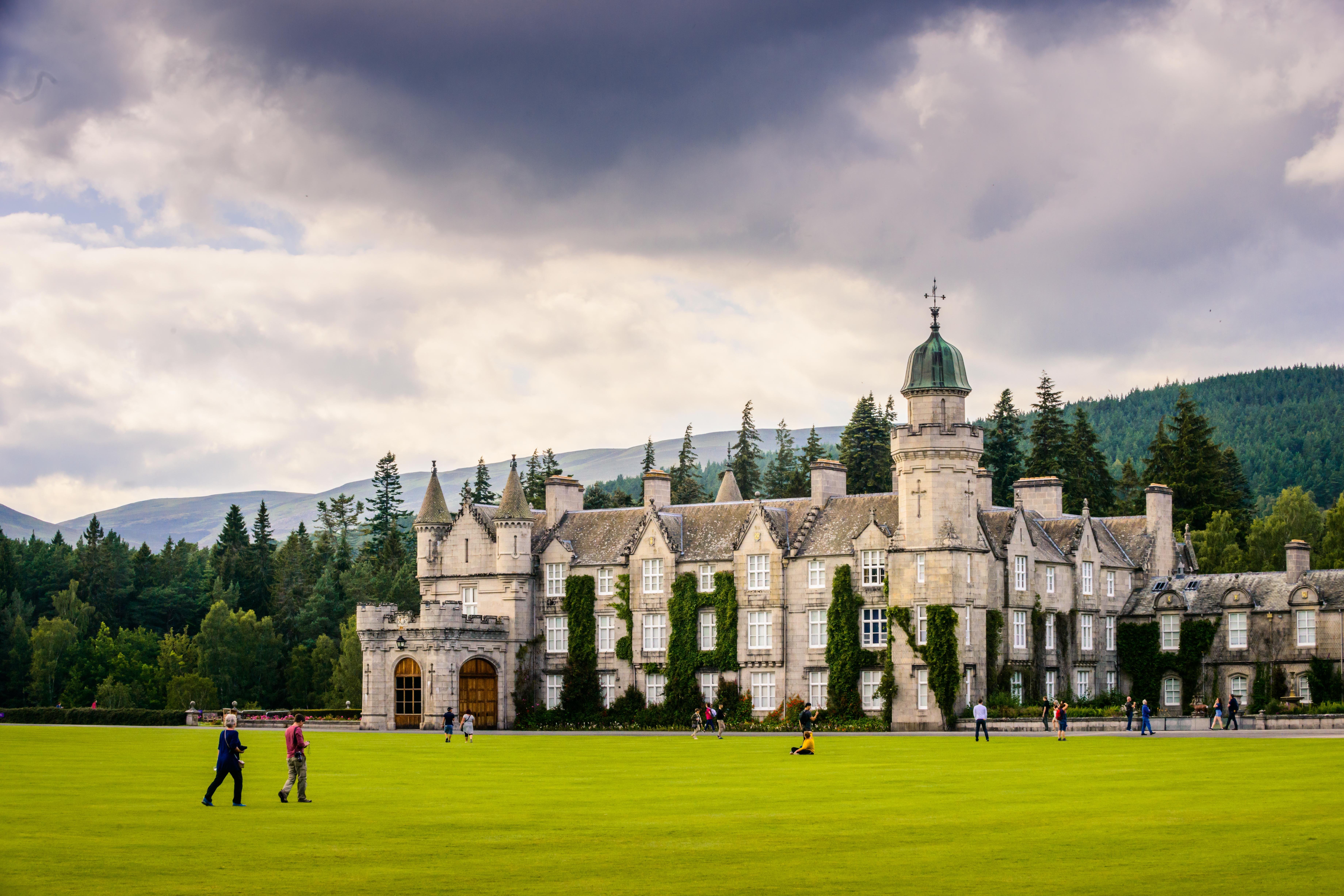Royal Castles of Scotland: Balmoral & Scone Palace Day Trip
