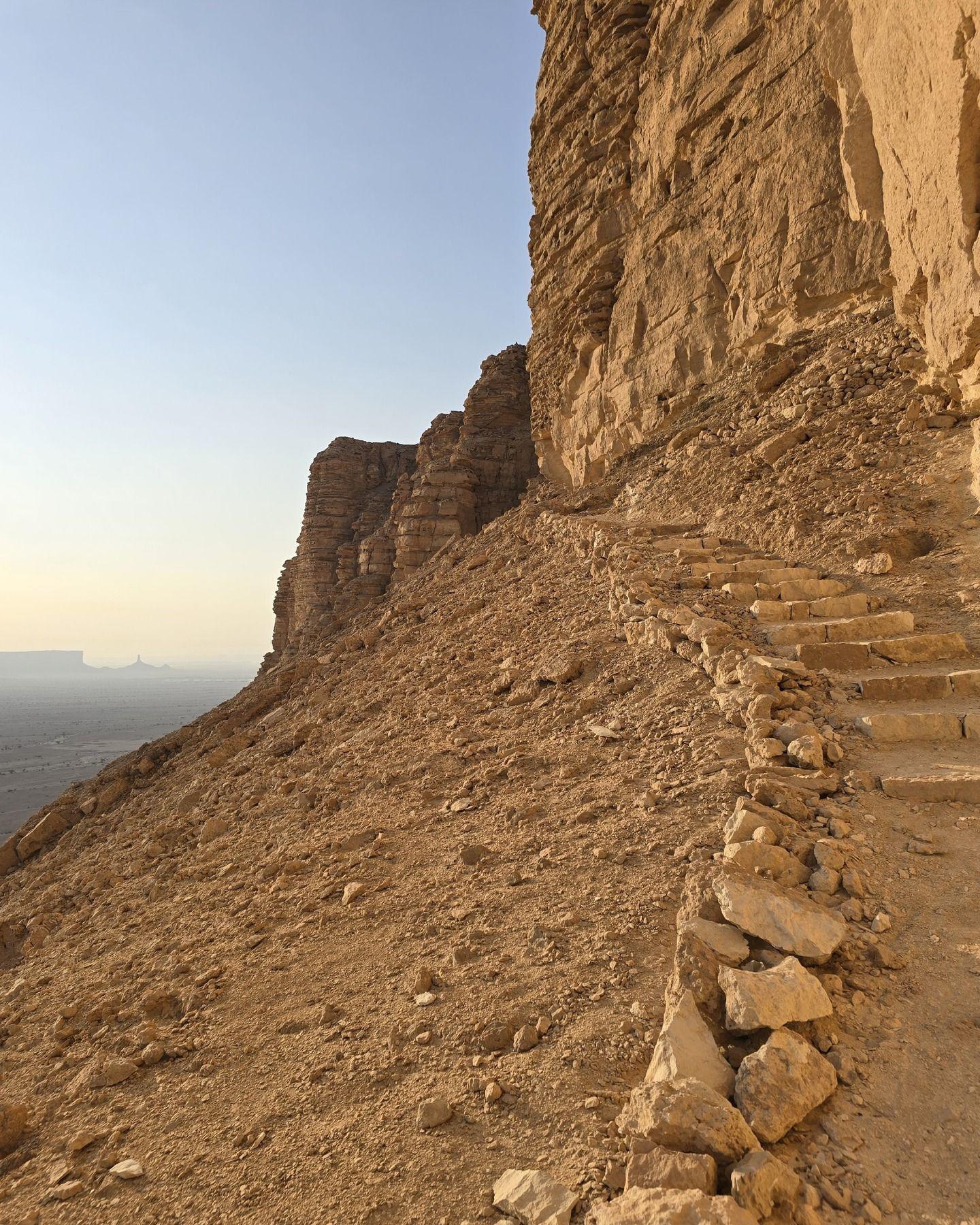 Riyadh VIP Private Tour: Edge of the World & Darb Al-Manjoor