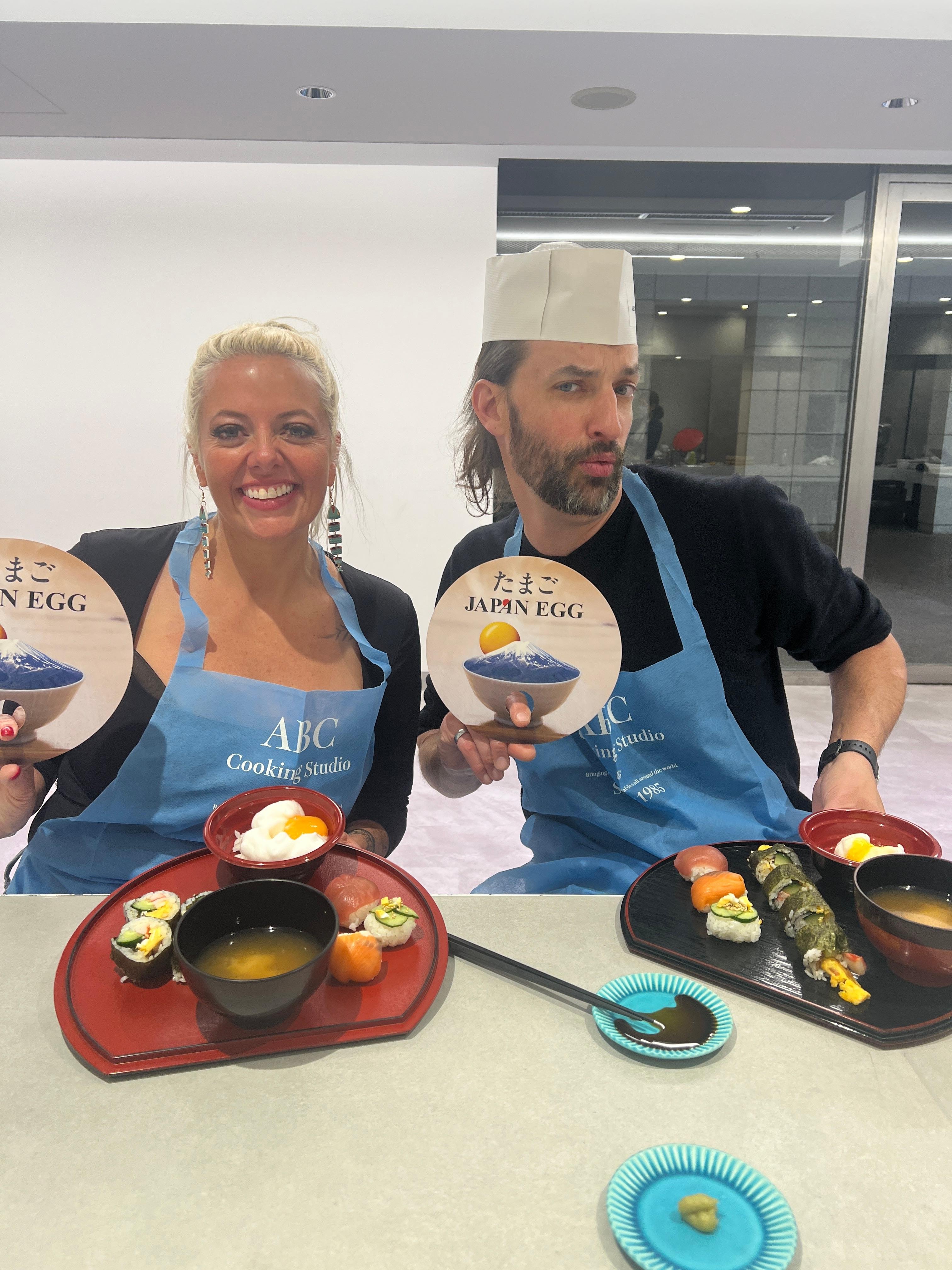 Tokyo: Tsukiji Market Walking Tour & Sushi Cooking Class