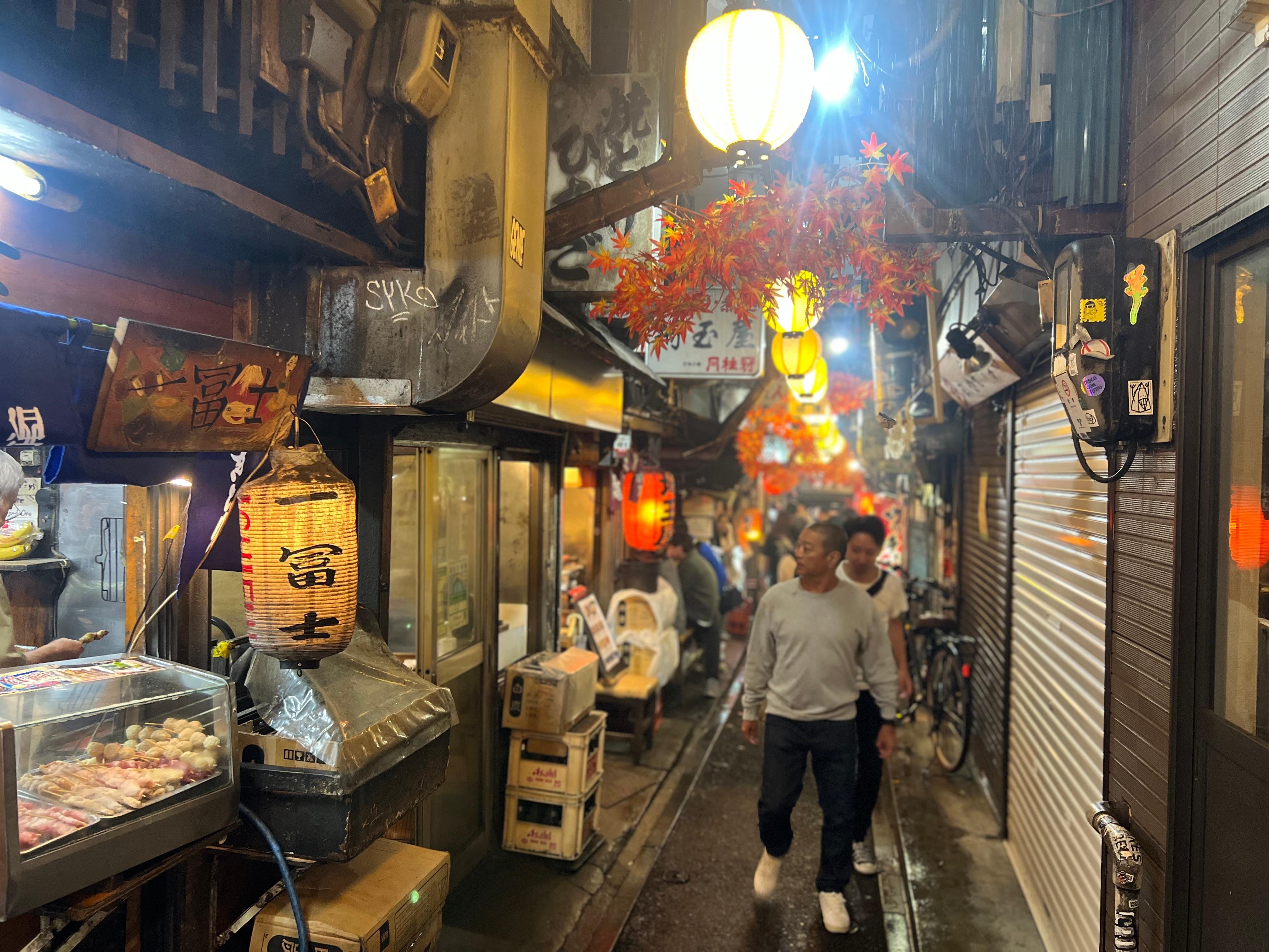 Shinjuku After-Dark Food Tour: 13 Dishes Across 4 Local Eateries