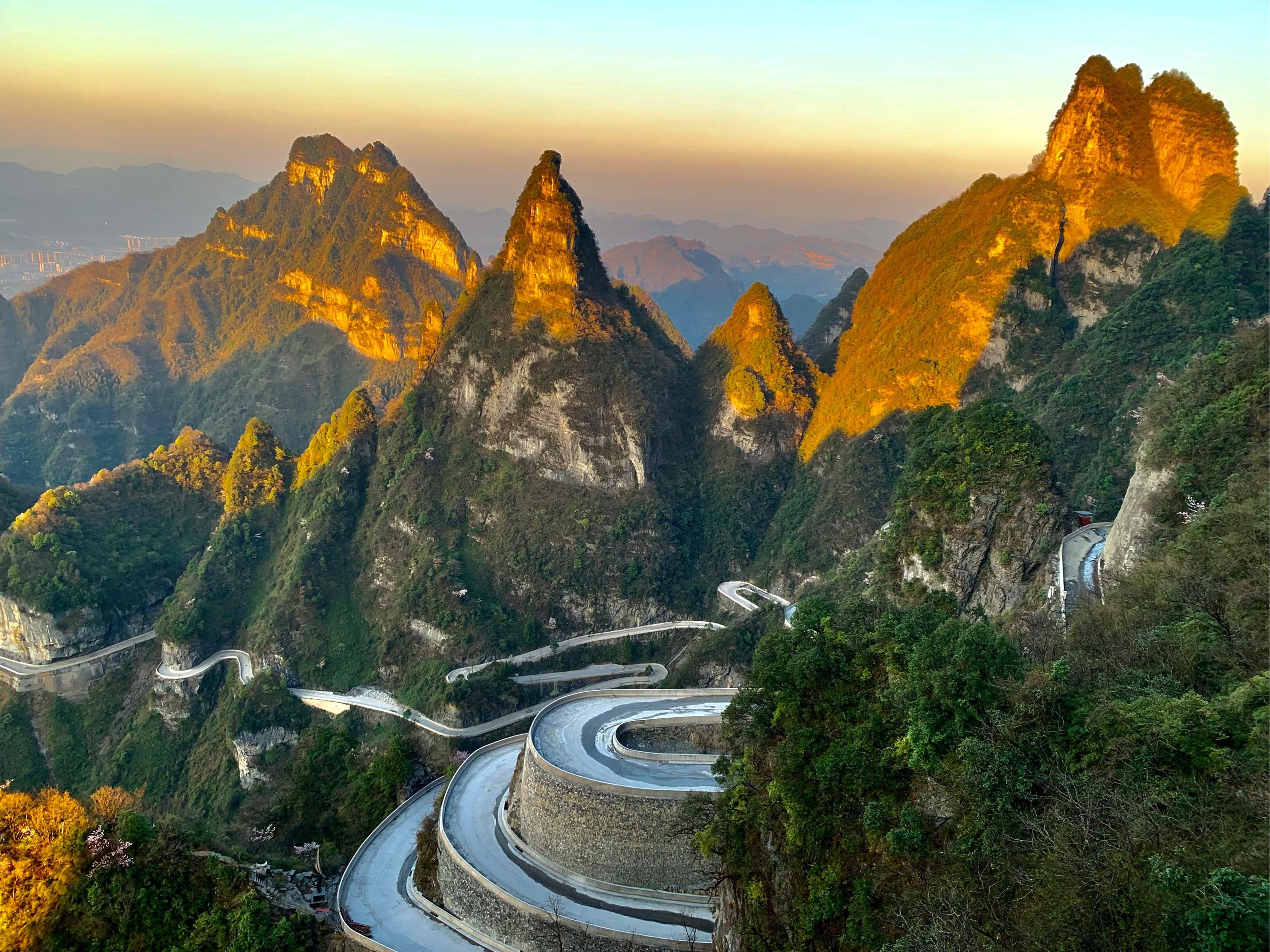 Zhangjiajie 3-Day Small-Group Tour: Forest Park, Tianmen Mountain & Glass Bridge