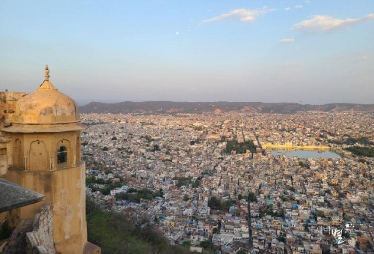 Jaipur After Dark: Private Open-Air Jeep Safari